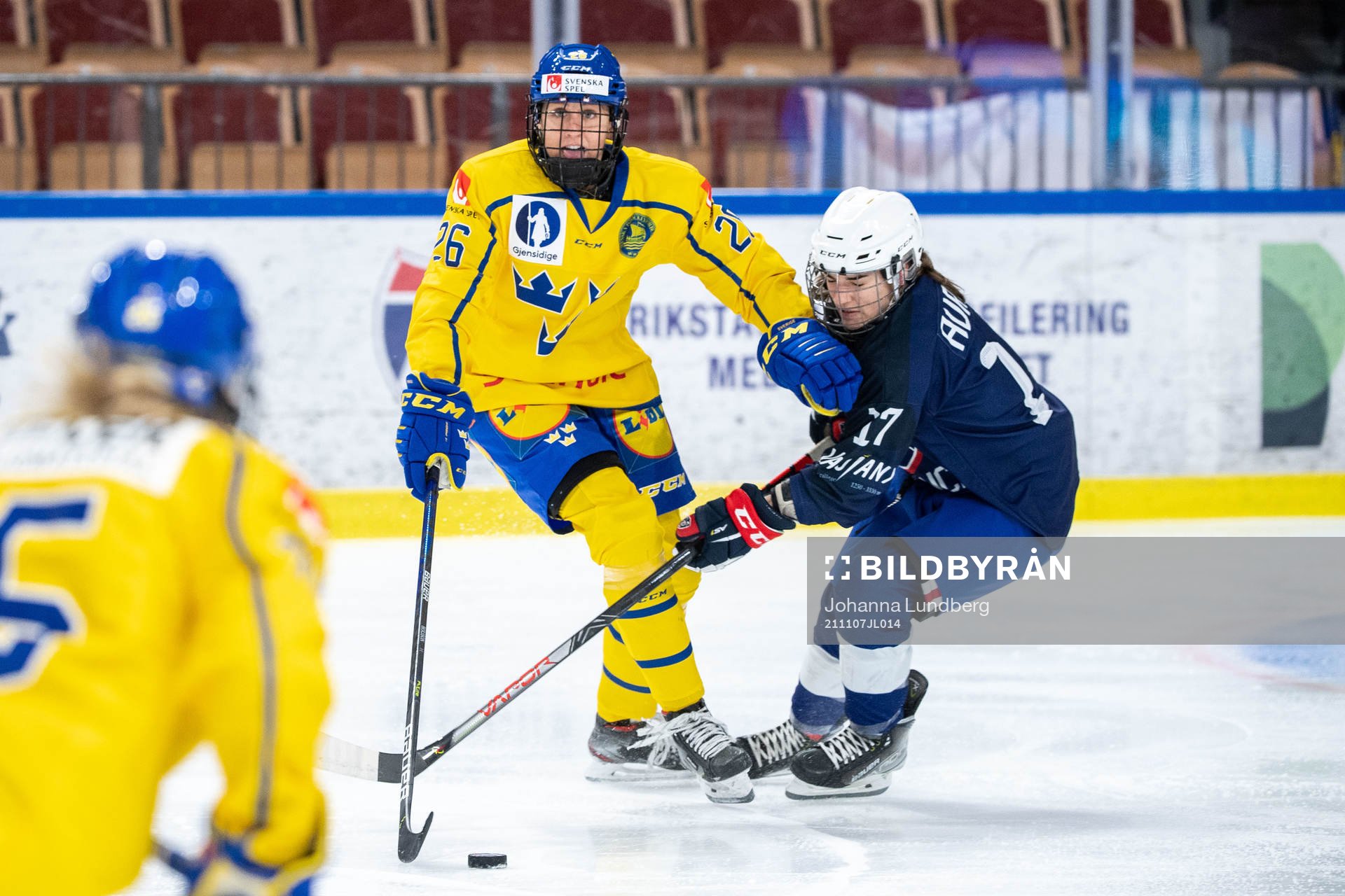 Hanna Olsson of Sweden and Chloe Aurard of France
