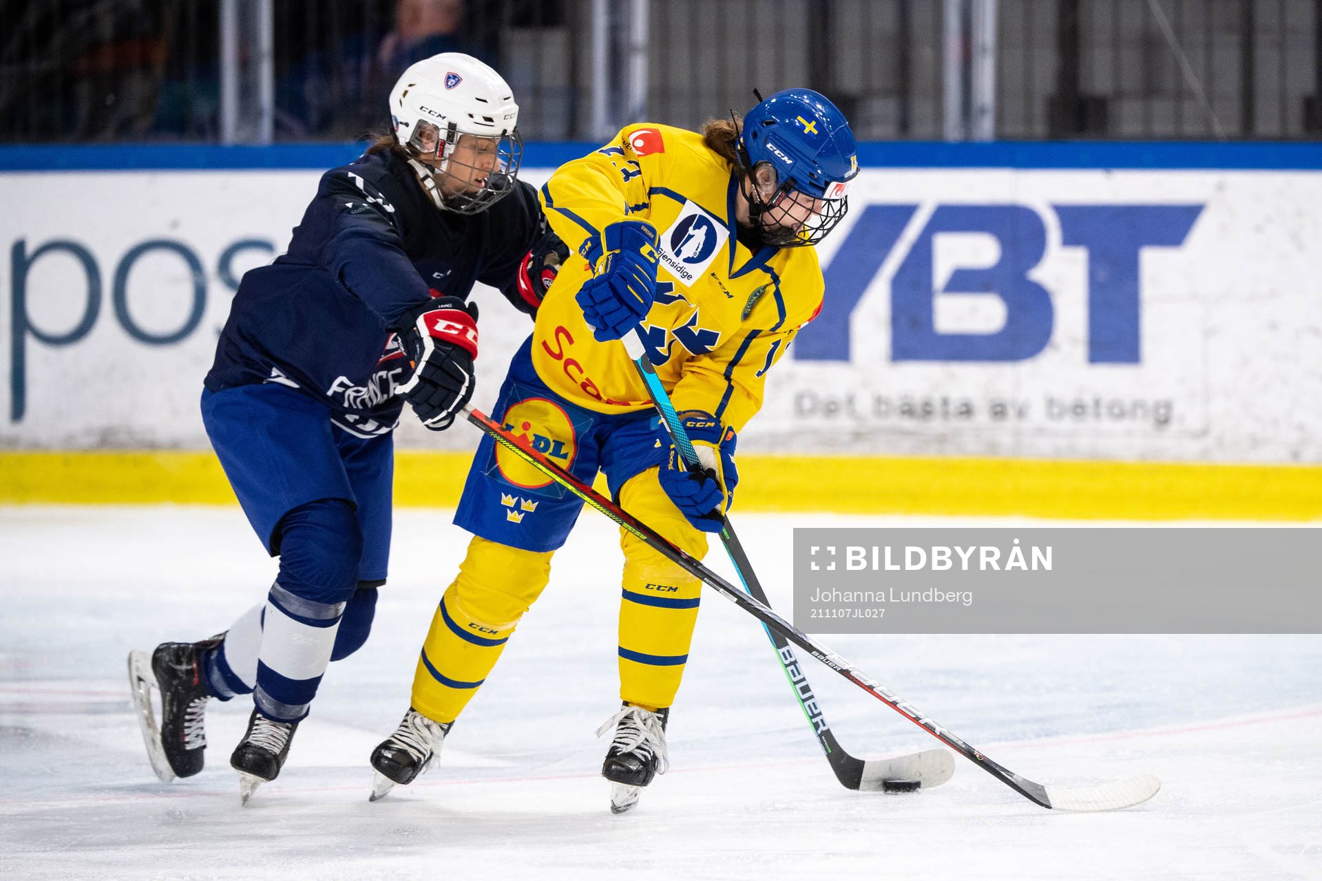 Marie-Pierre Pelissou of France and Emma Muren of Sweden