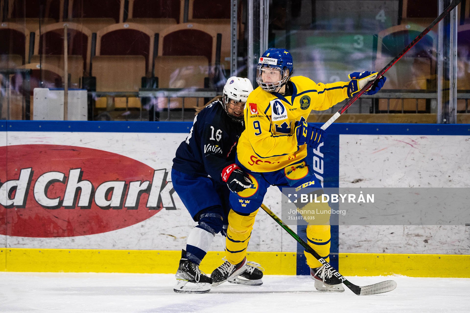 Clara Rozier of France and Jessica Adolfsson of Sweden