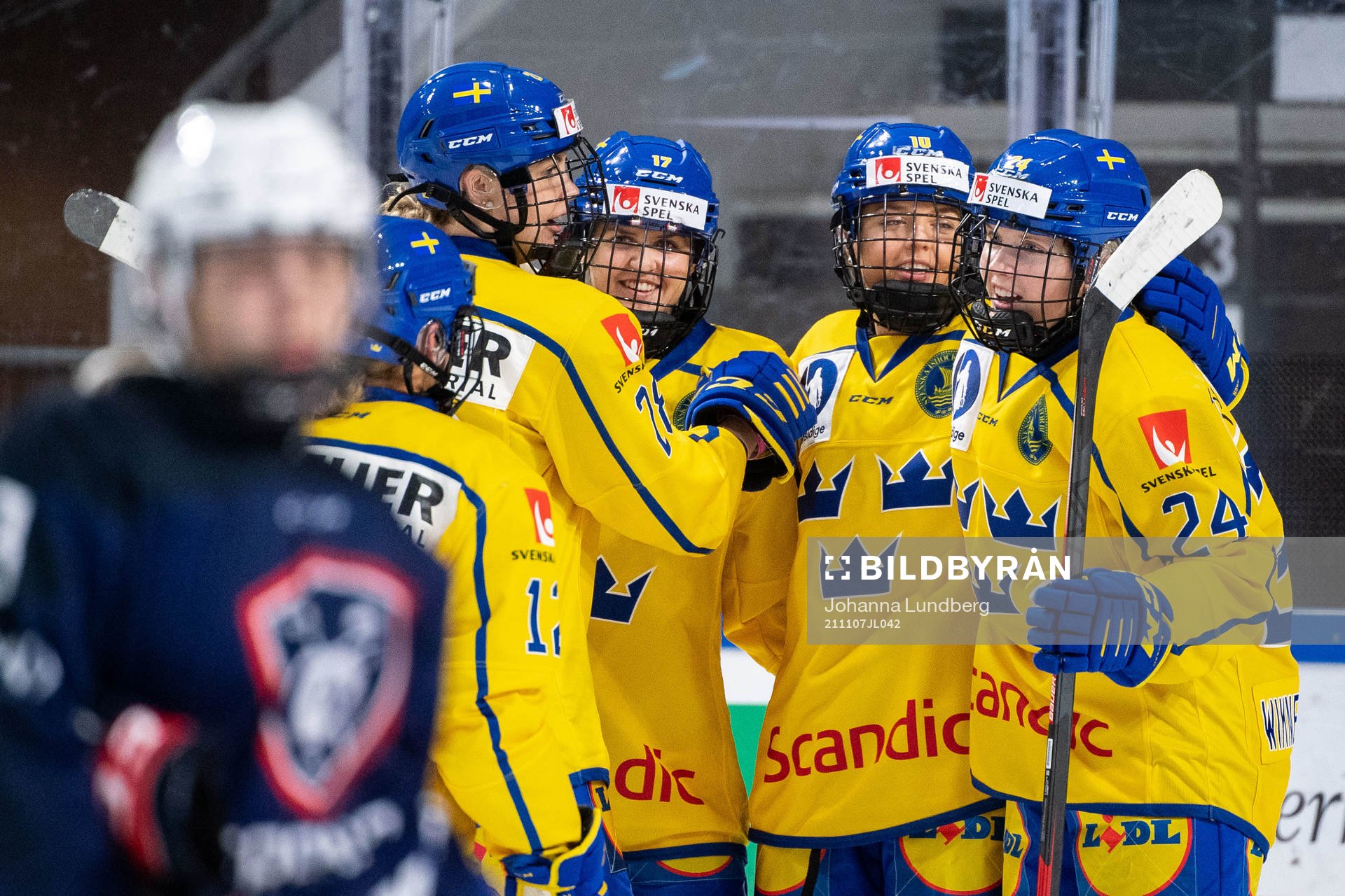 Sofie Lundin, Mina Waxin and Felizia Wikner-Zienkiewicz of