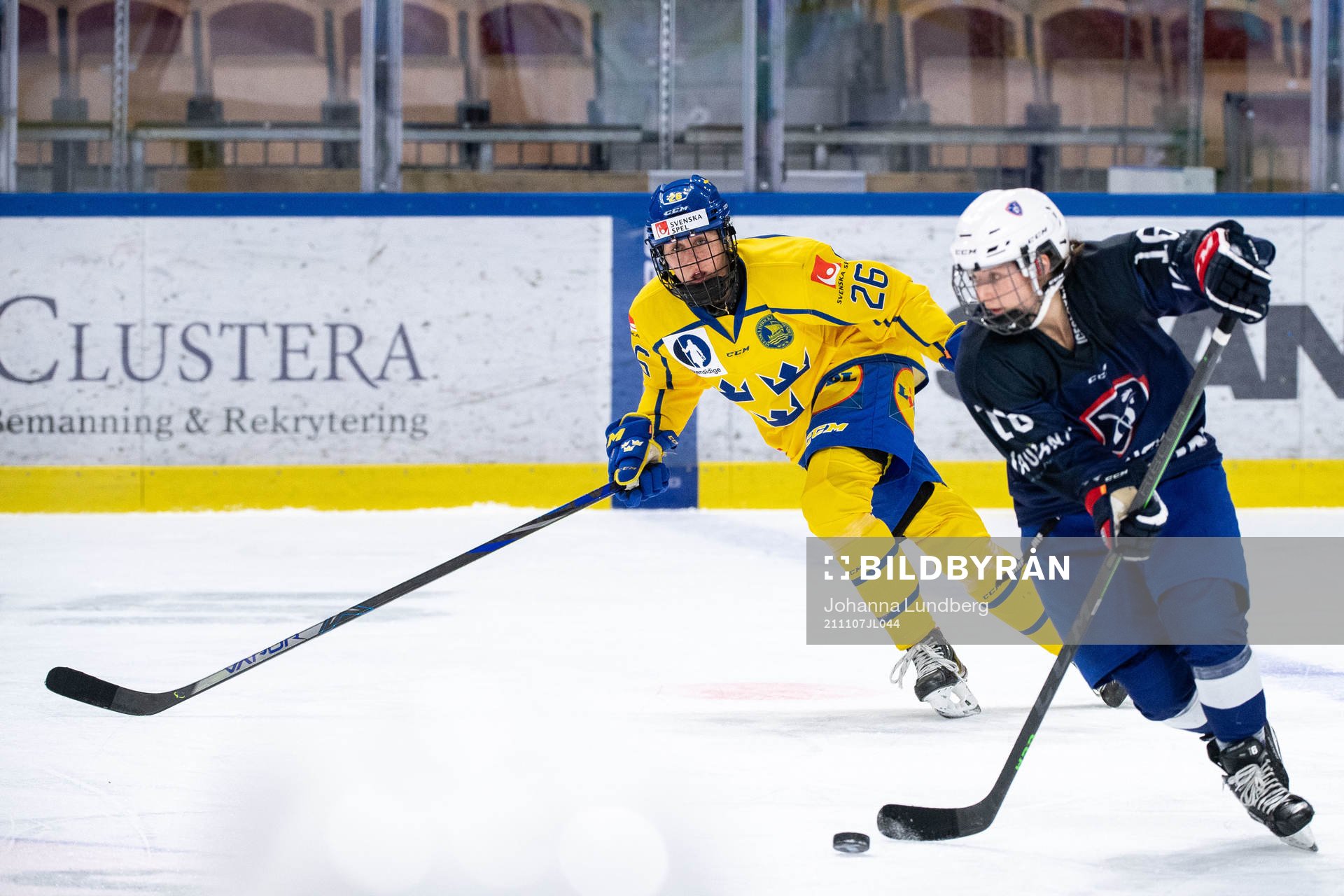 Hanna Olsson of Sweden and Clara Rozier of France