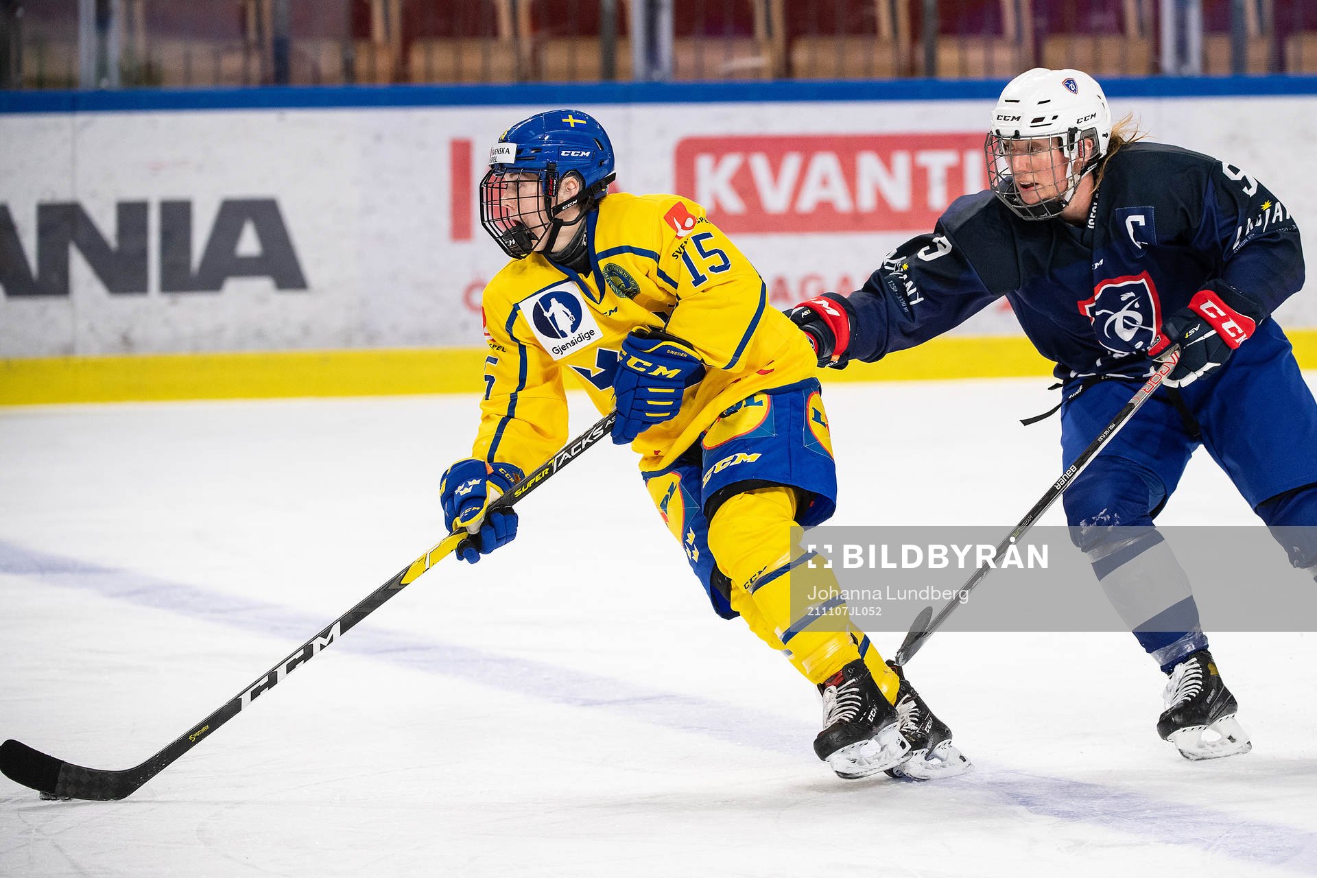 Lisa Johansson of Sweden and Marion Allemoz of France