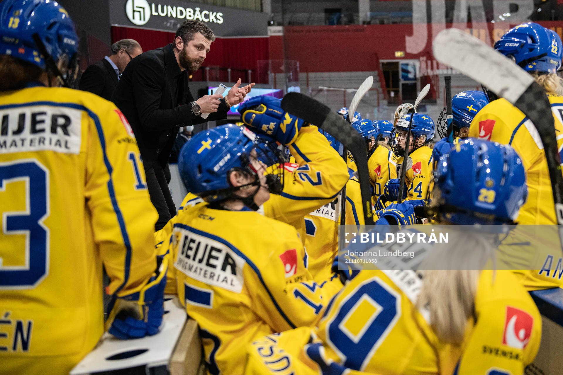 head coach Ulf Lundberg of Sweden