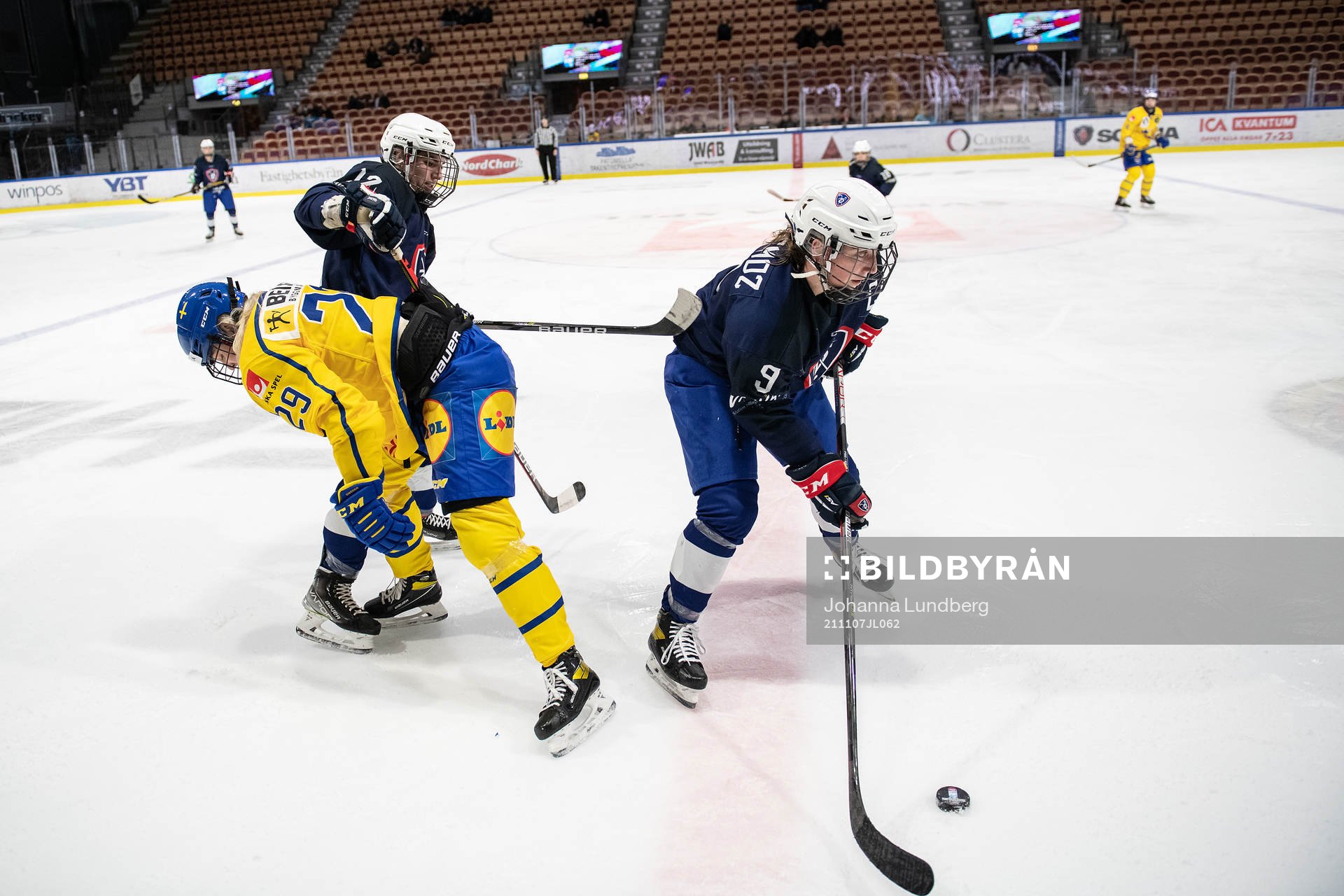 Estelle Duvin and Marion Allemoz of France against Olivia