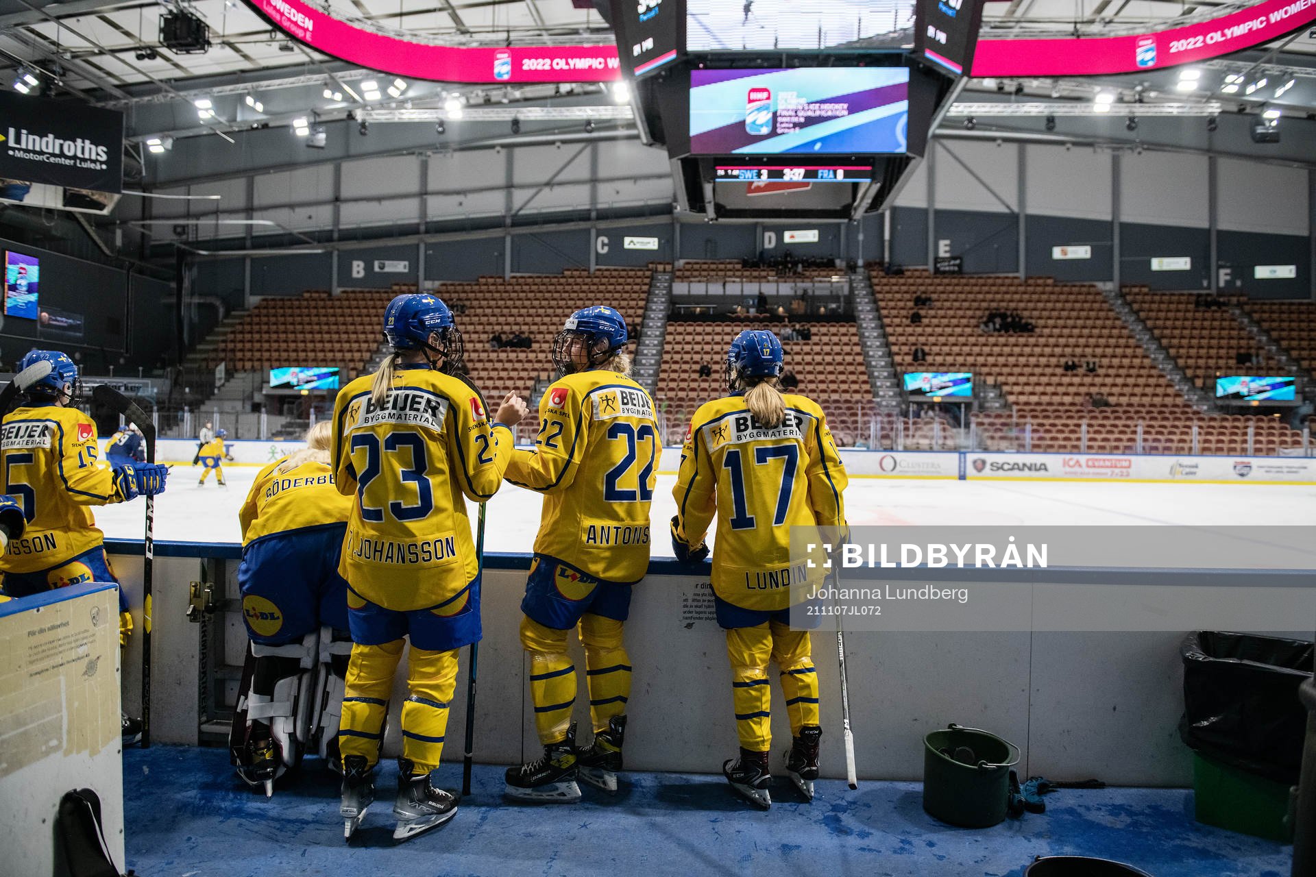 Thea Johansson, Jenny Antonsson and Sofie Lundin of Sweden