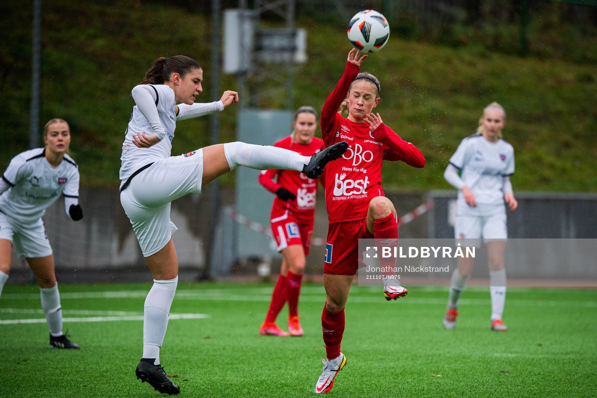 Rosengårds Vera Ivarsson och Örebros Lisa Aronsson