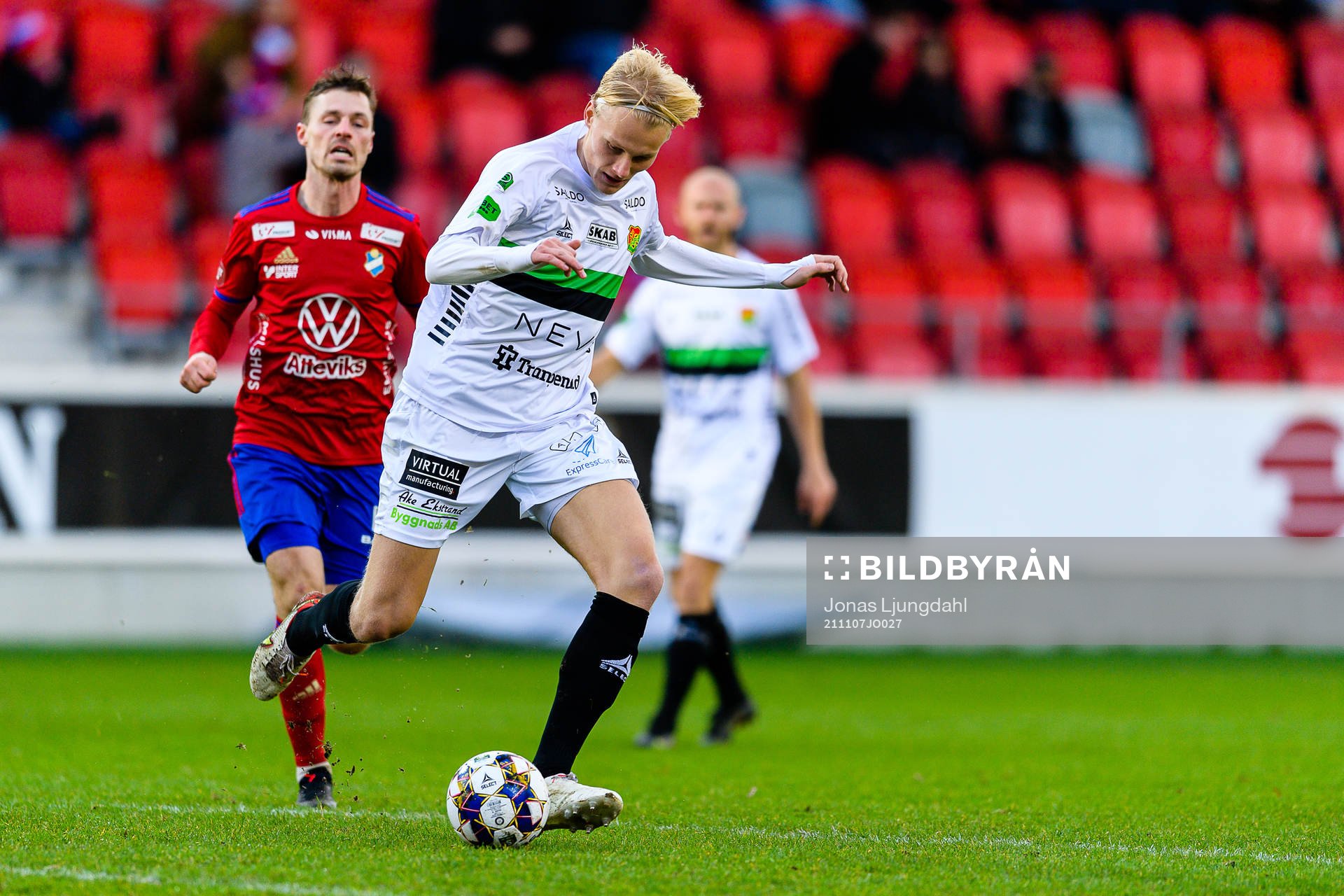 Östers Nicolas Mortensen och GAIS Filip Örnblom