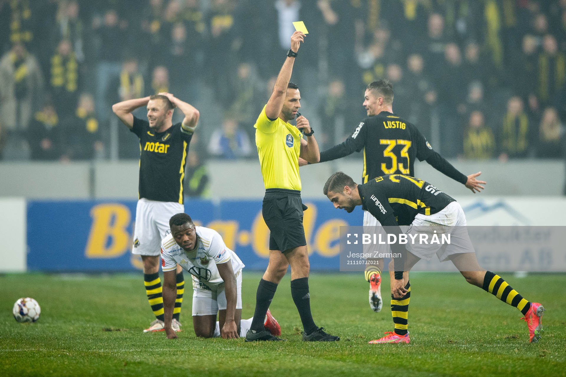 s Zack Elbouzedi tilldelas gut kort av domare Granit