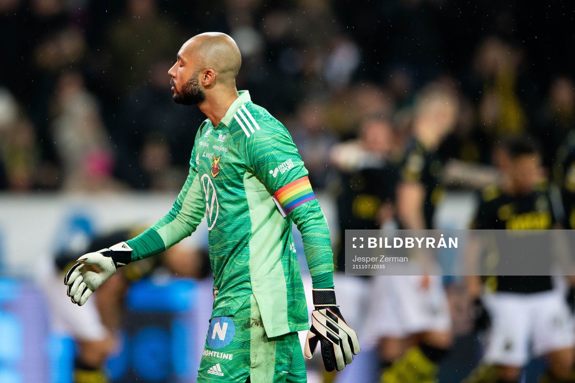 Östersunds målvakt Aly Keita deppar