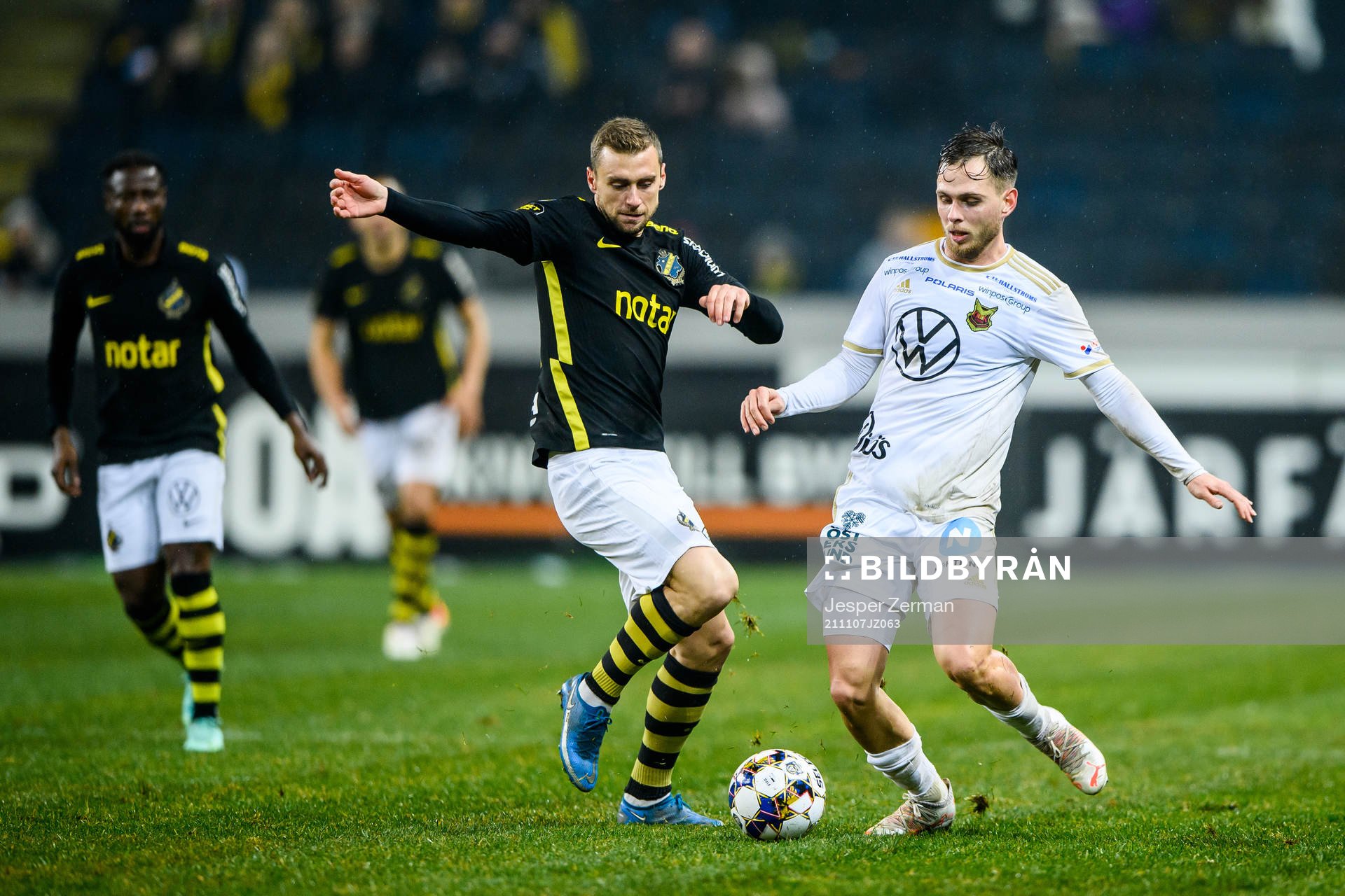s Filip Rogic och Östersunds Charlie Colkett
