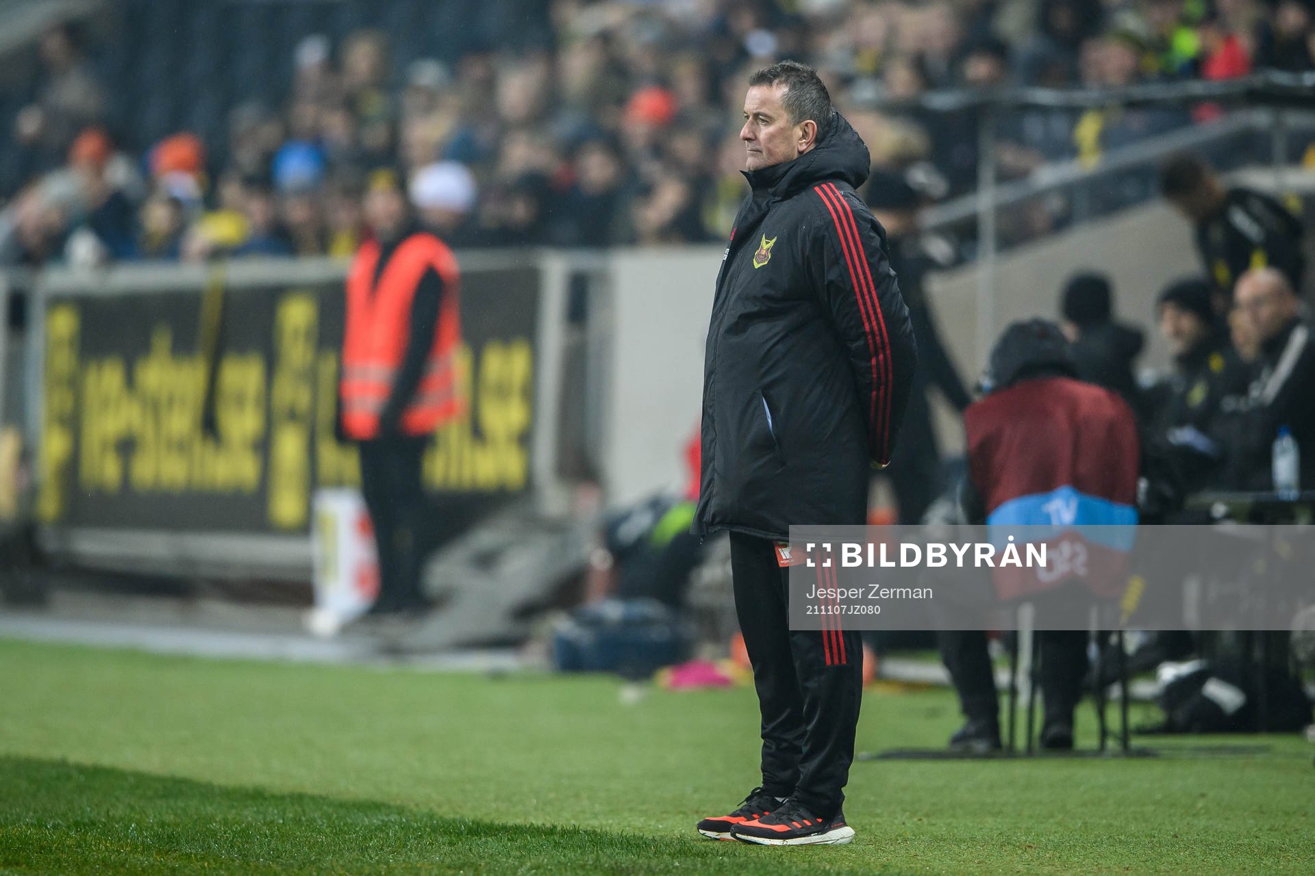 Östersunds tränare Per Joar Hansen under fotbollsmatchen i Allsvenskan mellan AIK och Östersund den 7 november 2021 i Stockholm. 