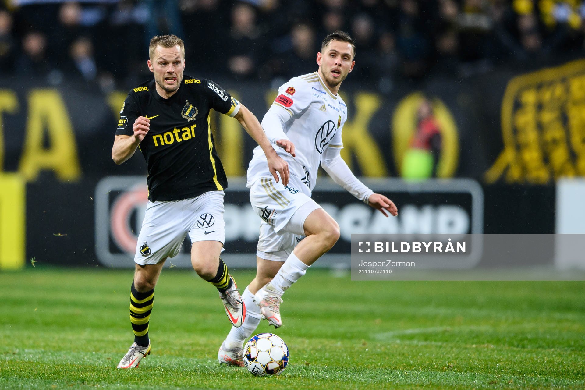 s Sebastian Larsson och Östersunds Charlie Colkett