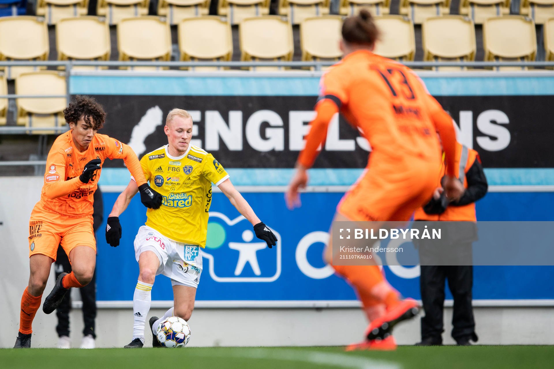 AFC Eskilstunas Robin Tihi och Falkenbergs Adam Bergmark