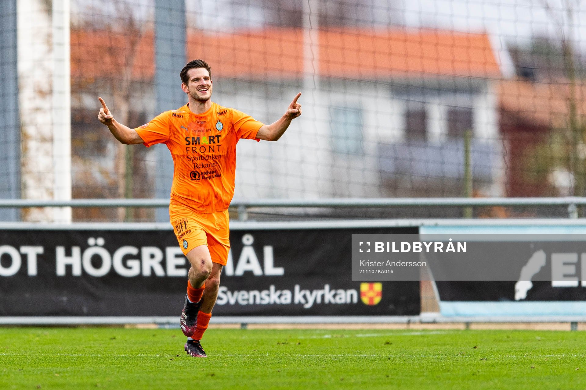 AFC Eskilstunas Ashley Mark Coffey jublar