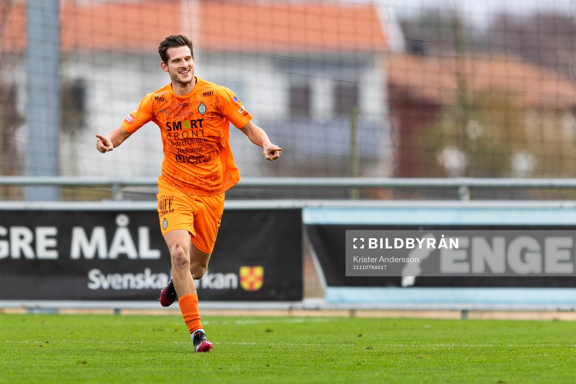 AFC Eskilstunas Ashley Mark Coffey jublar
