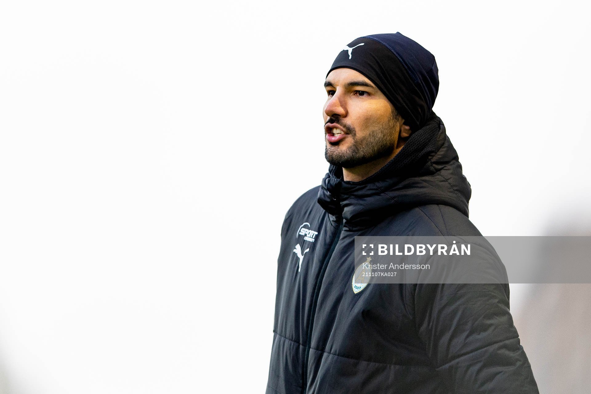 AFC Eskilstunas tränare Jawad Al Jebouri under fotbollsmatchen i Superettan mellan Falkenberg och AFC Eskilstuna den 7 november 2021 i Falkenberg.