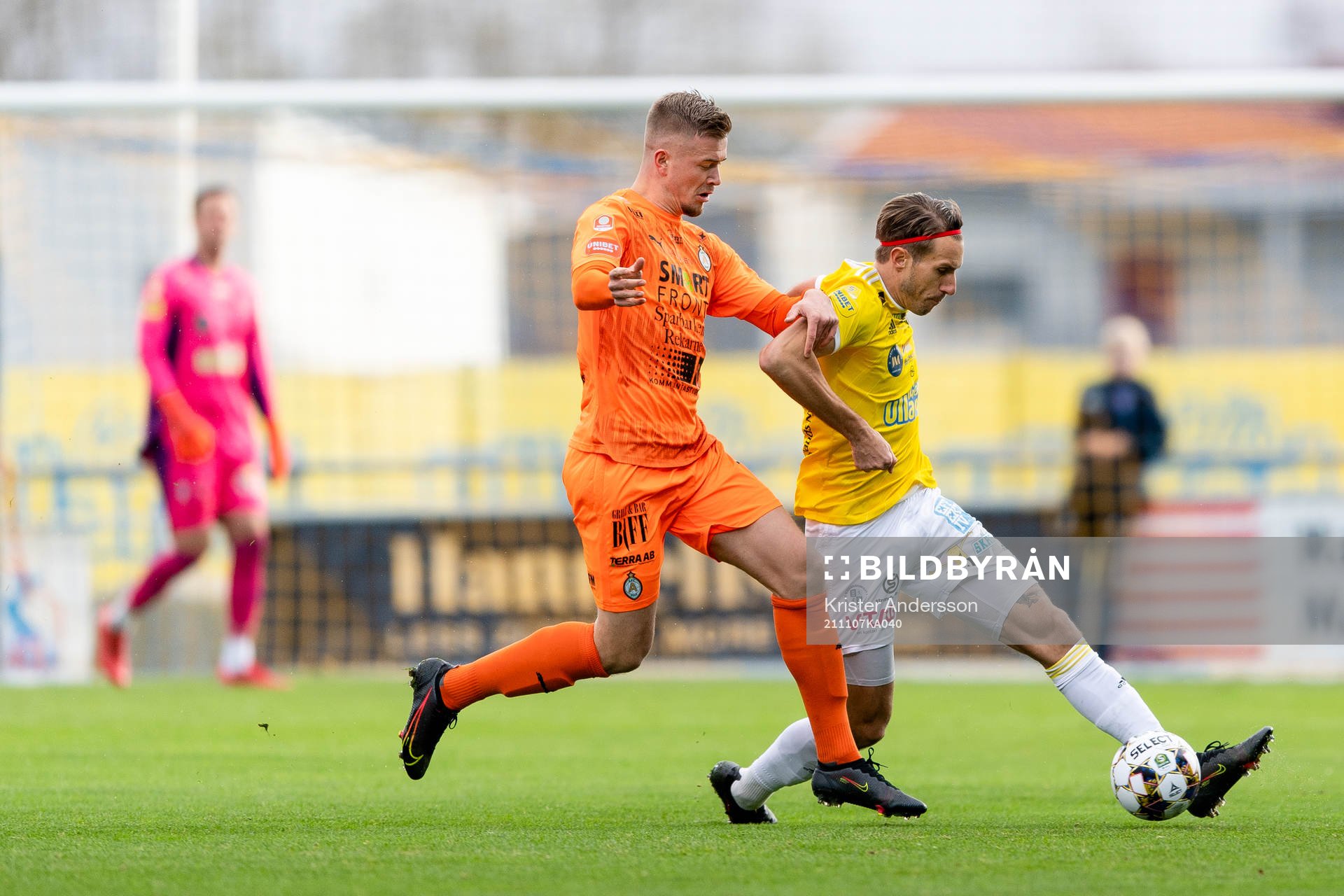 AFC Eskilstunas Viktor Fors och Falkenbergs Tobias Karlsson