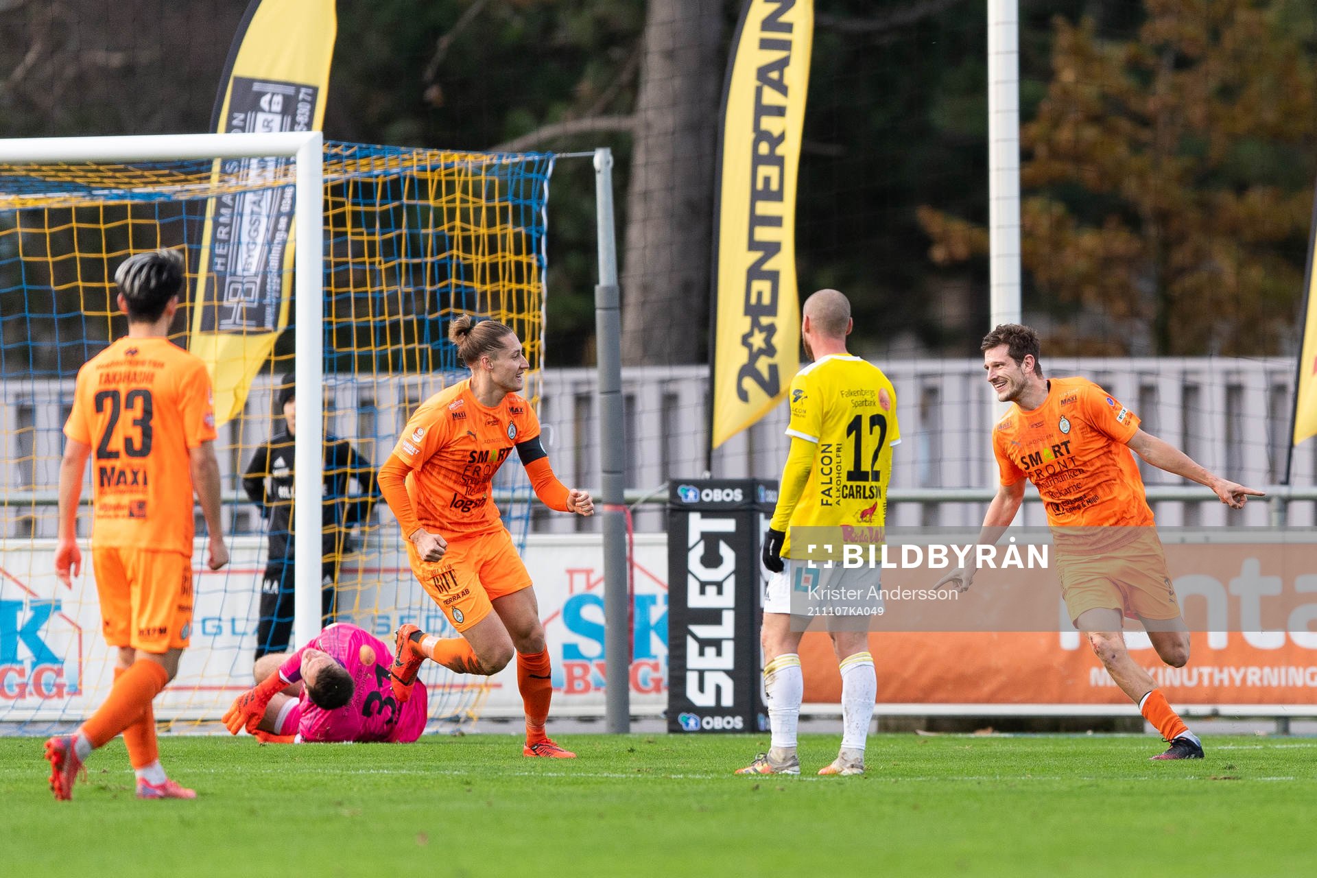 AFC Eskilstunas Ashley Mark Coffey jublar