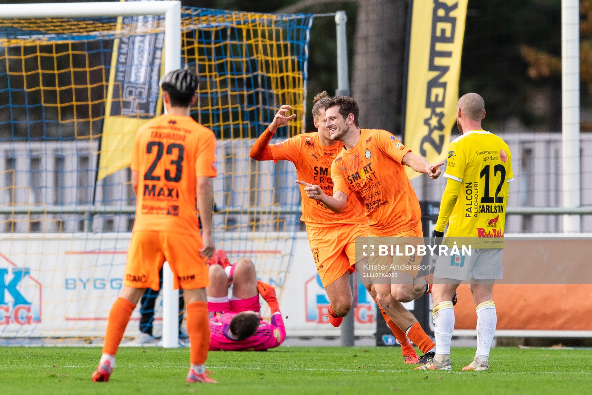 AFC Eskilstunas Ashley Mark Coffey jublar