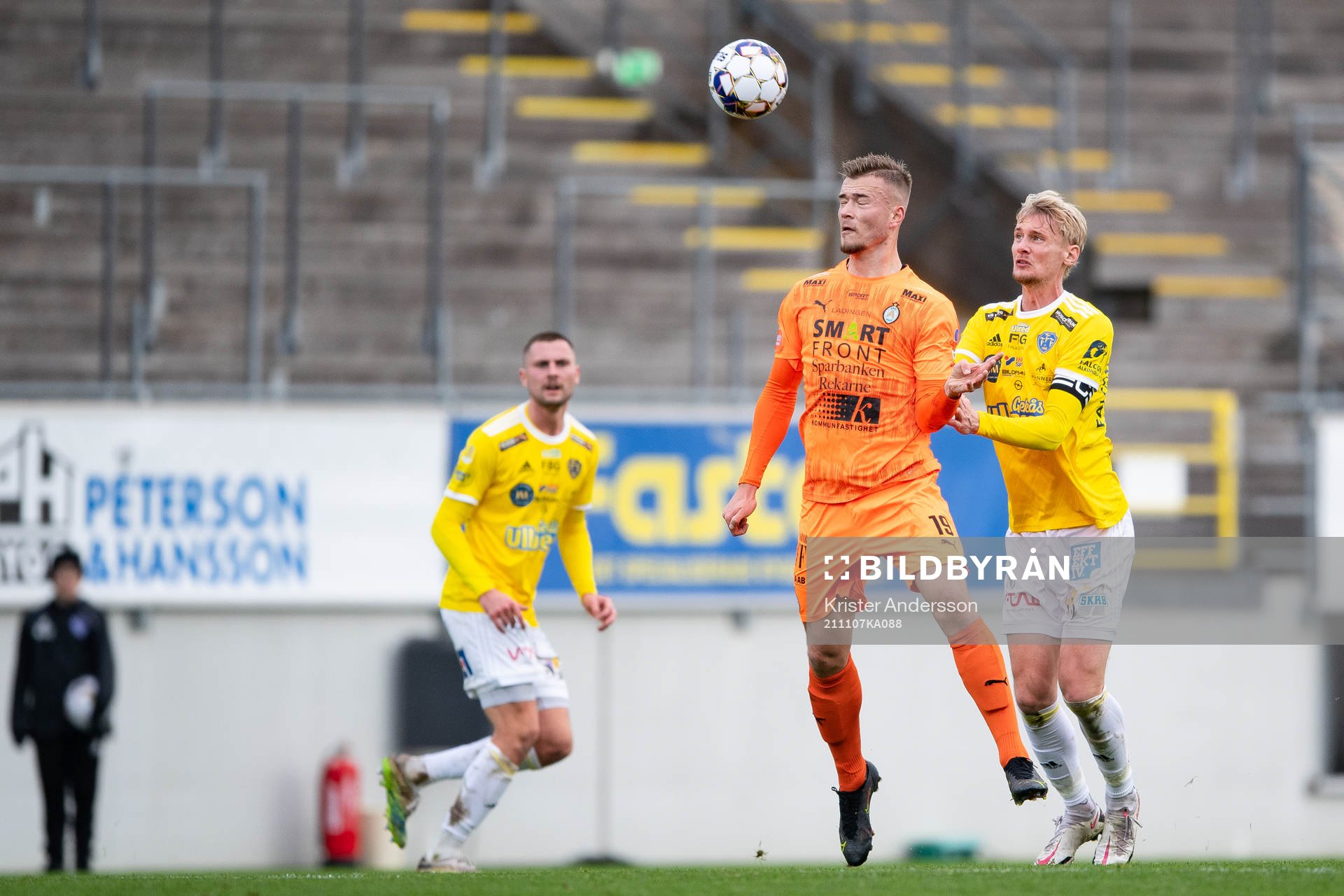 AFC Eskilstunas Alexander Ahl Holmström och Falkenbergs