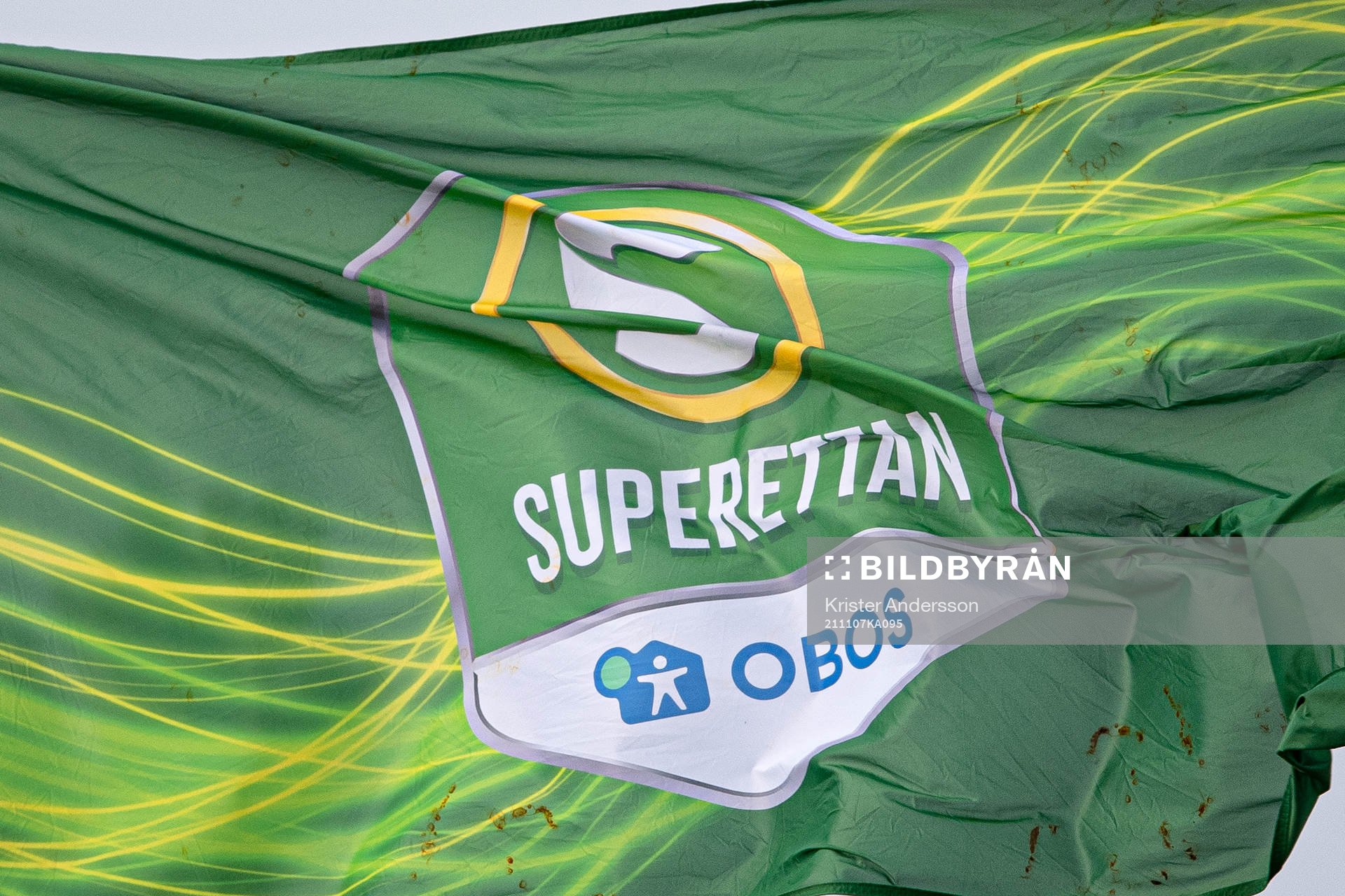 Flagga med superettan