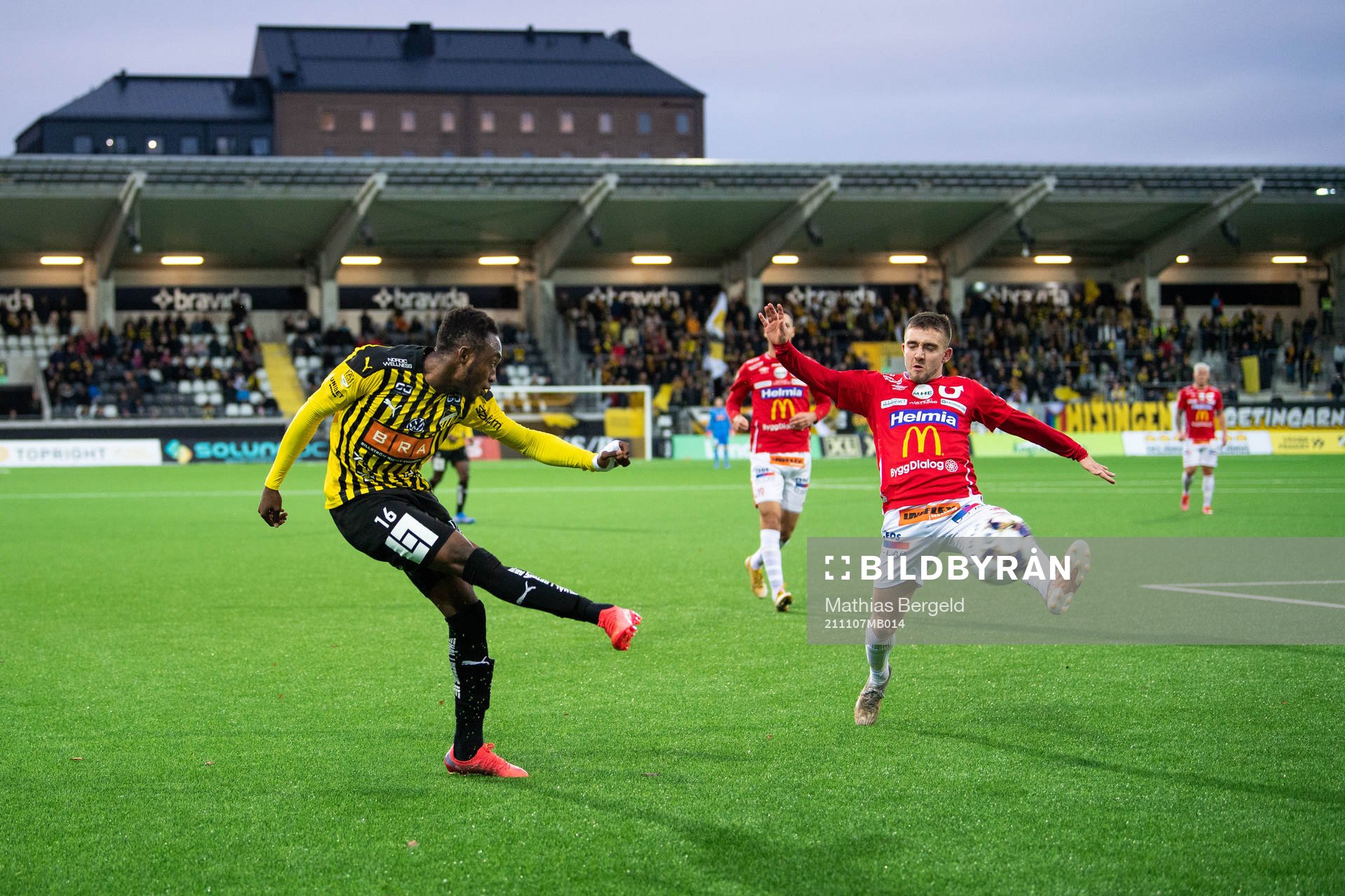 Häckens Benie Adama Traore och Degerfors Christos Gravius
