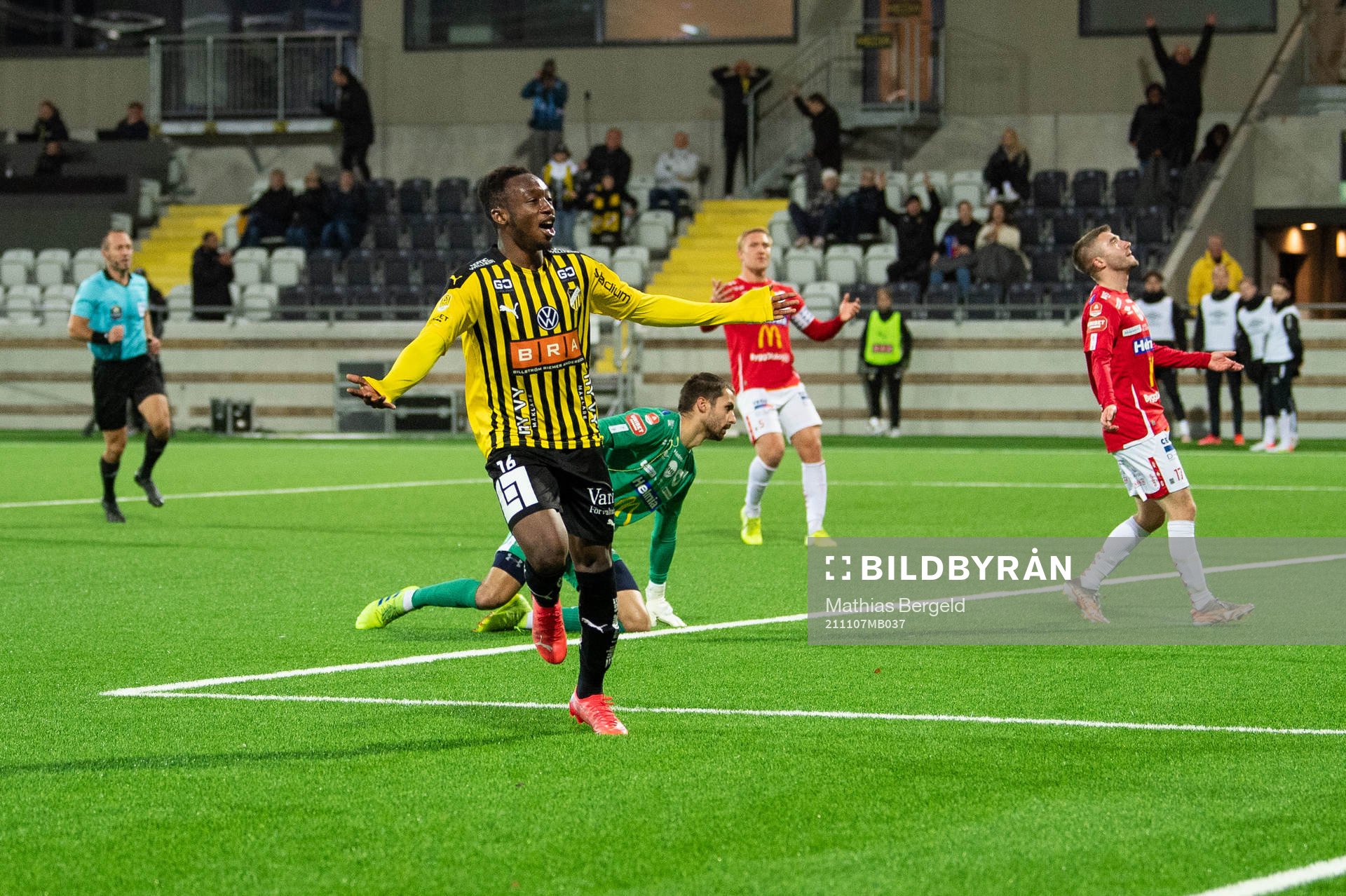 Häckens Benie Adama Traore jublar