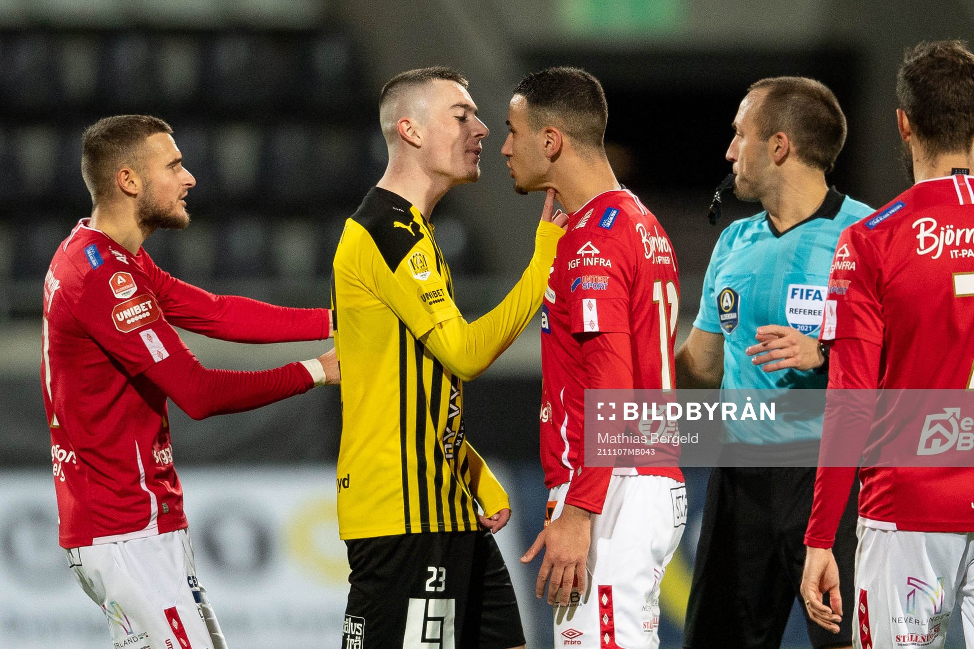 Häckens Patrik Wålemark och Degerfors Christos Gravius