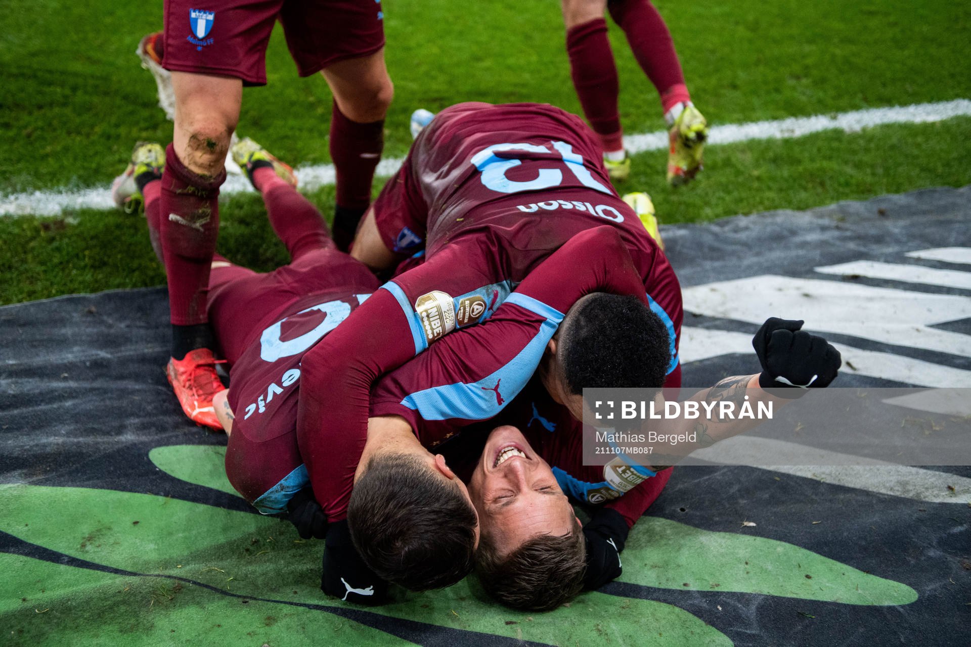 Malmö FFs Veljko Birmancevic och Martin Olsson jublar
