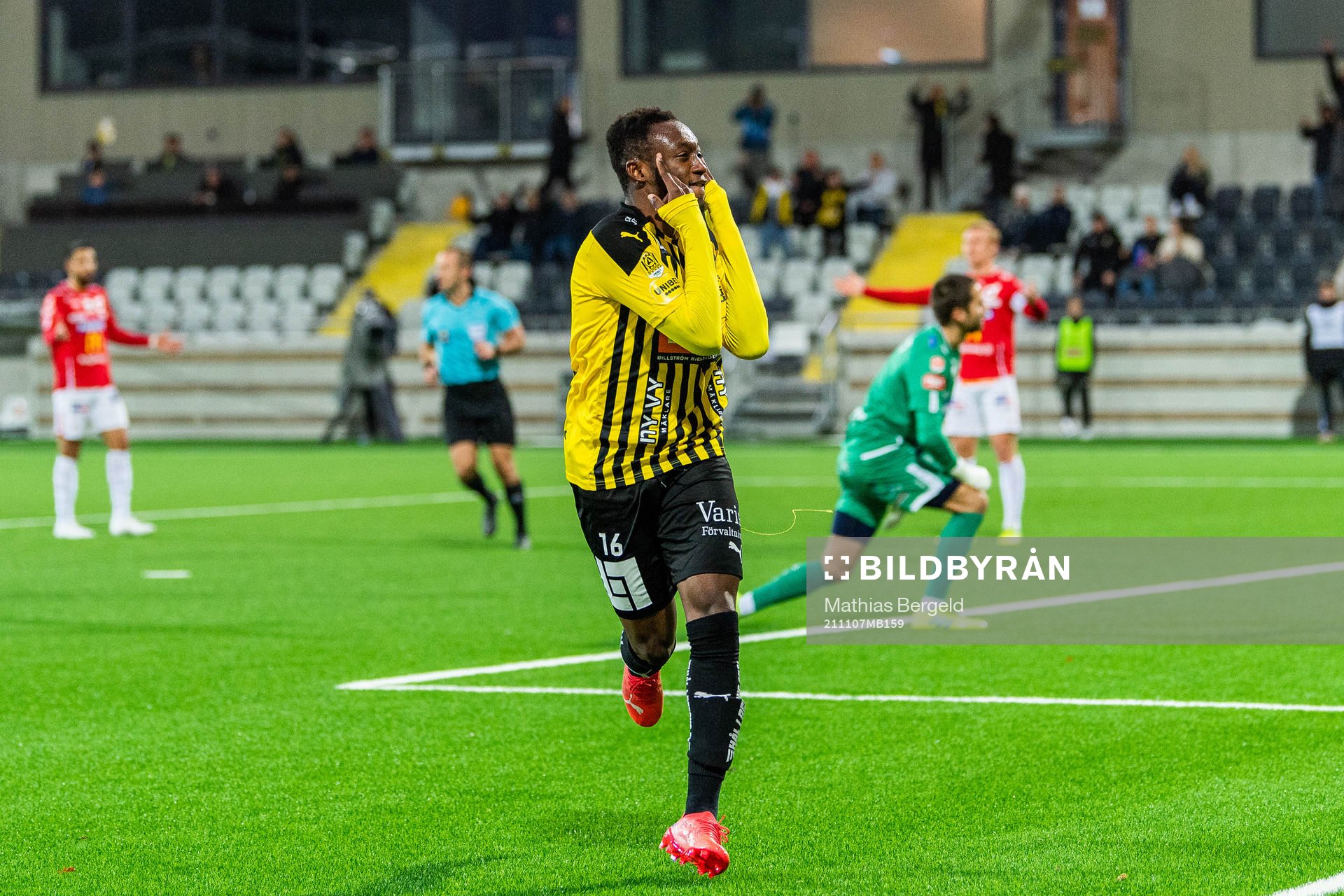 Häckens Benie Adama Traore jublar