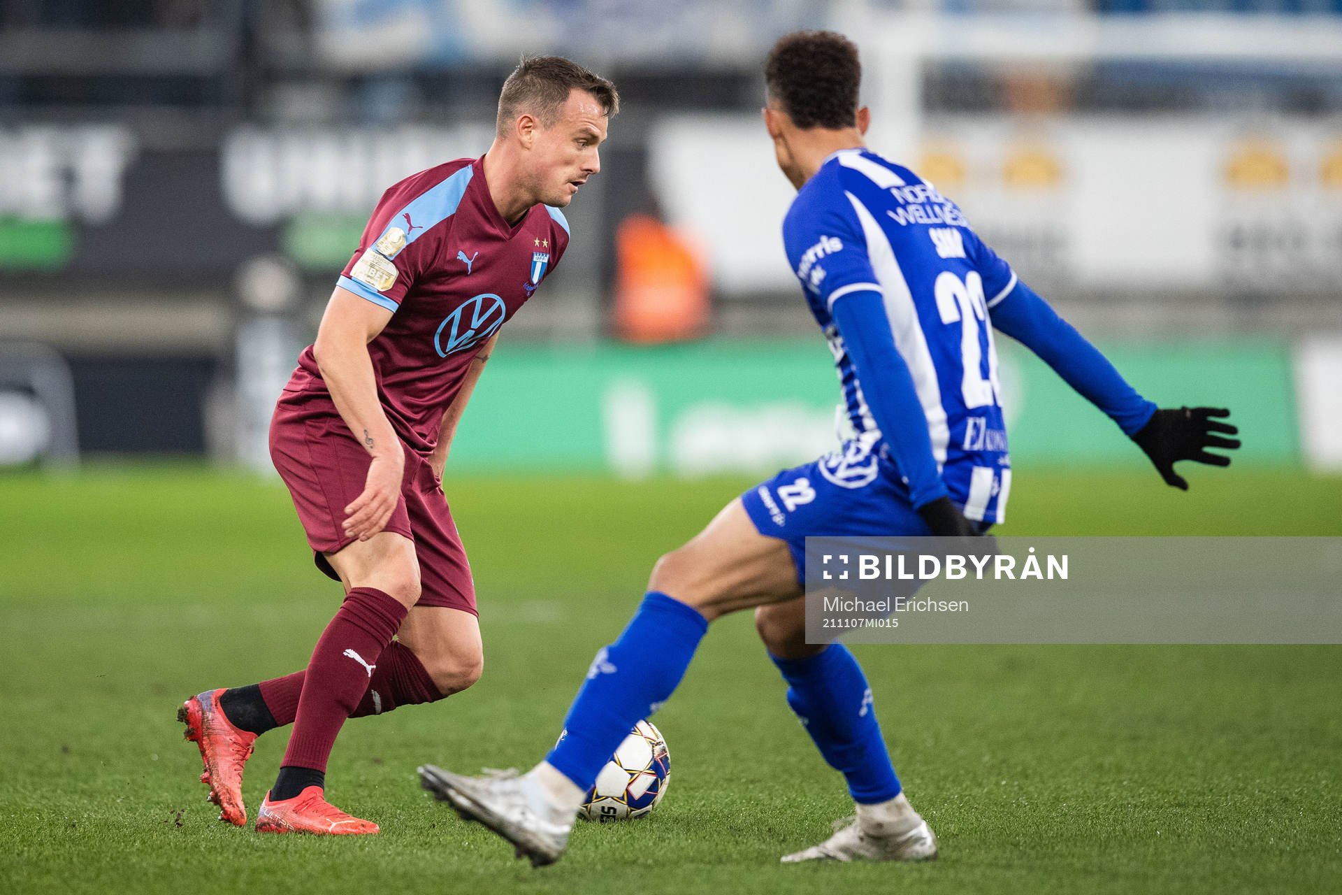 Malmö FFs Eric Larsson och IFK Göteborgs Tobias Sana