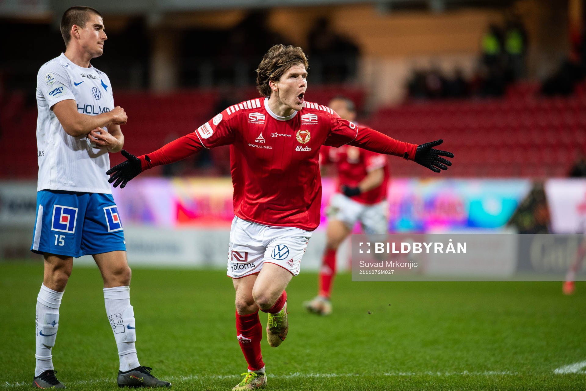 IFK Norrköpings Carl Björk samtidigt som Kalmars Oliver