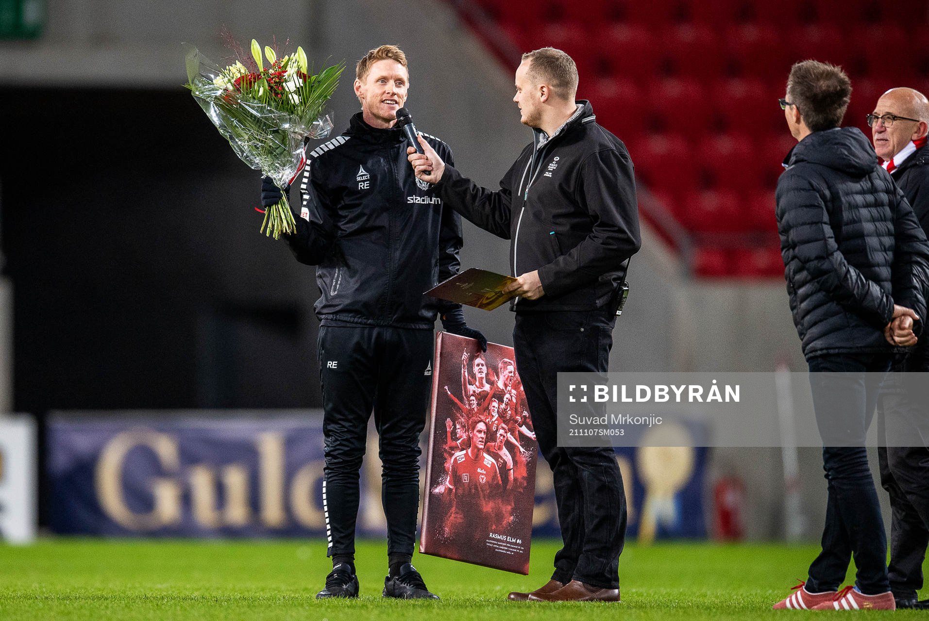 Kalmars assisterande tränare Rasmus Elm tackas av