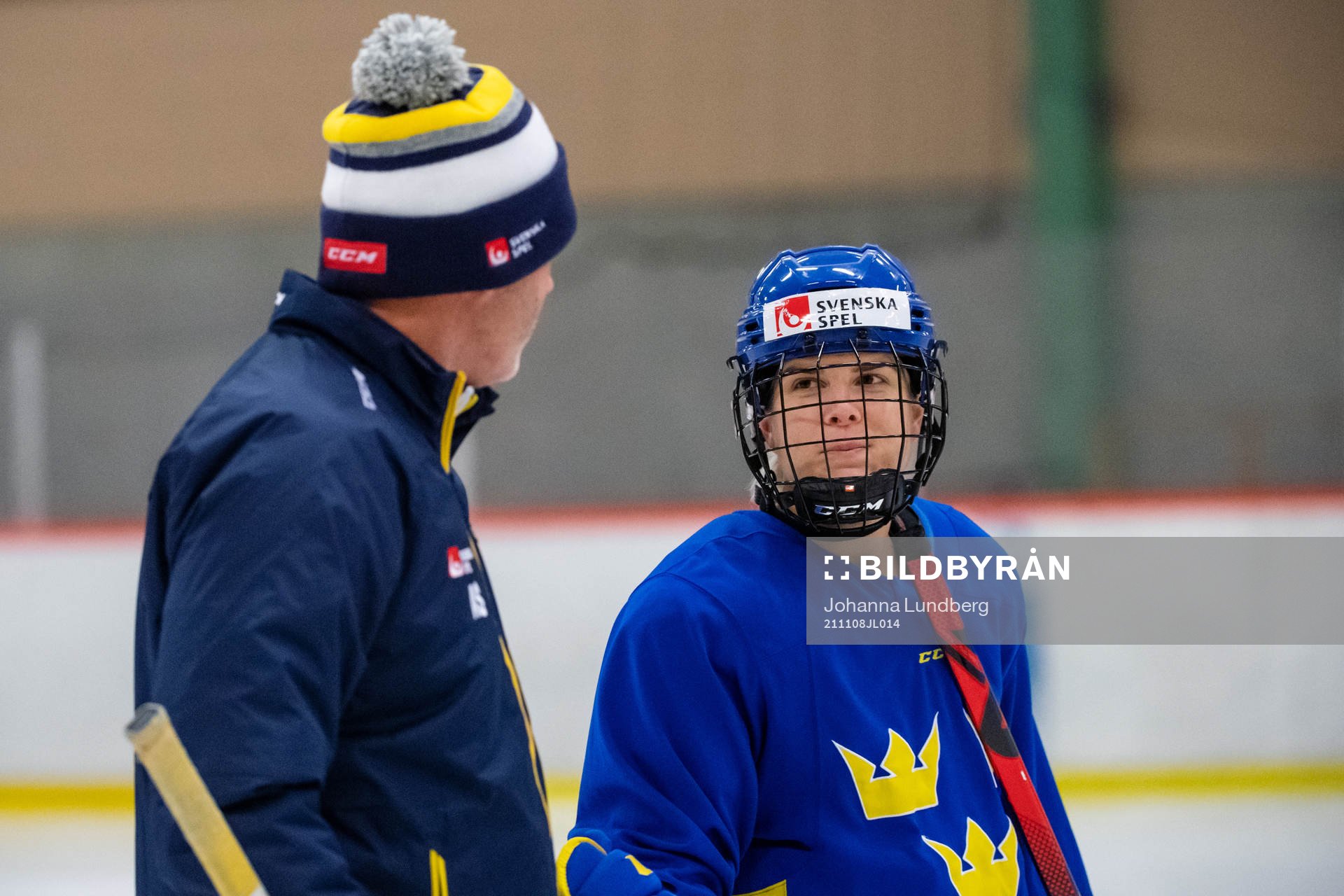 Sveriges assisterande tränare Andreas Spångberg och Emma