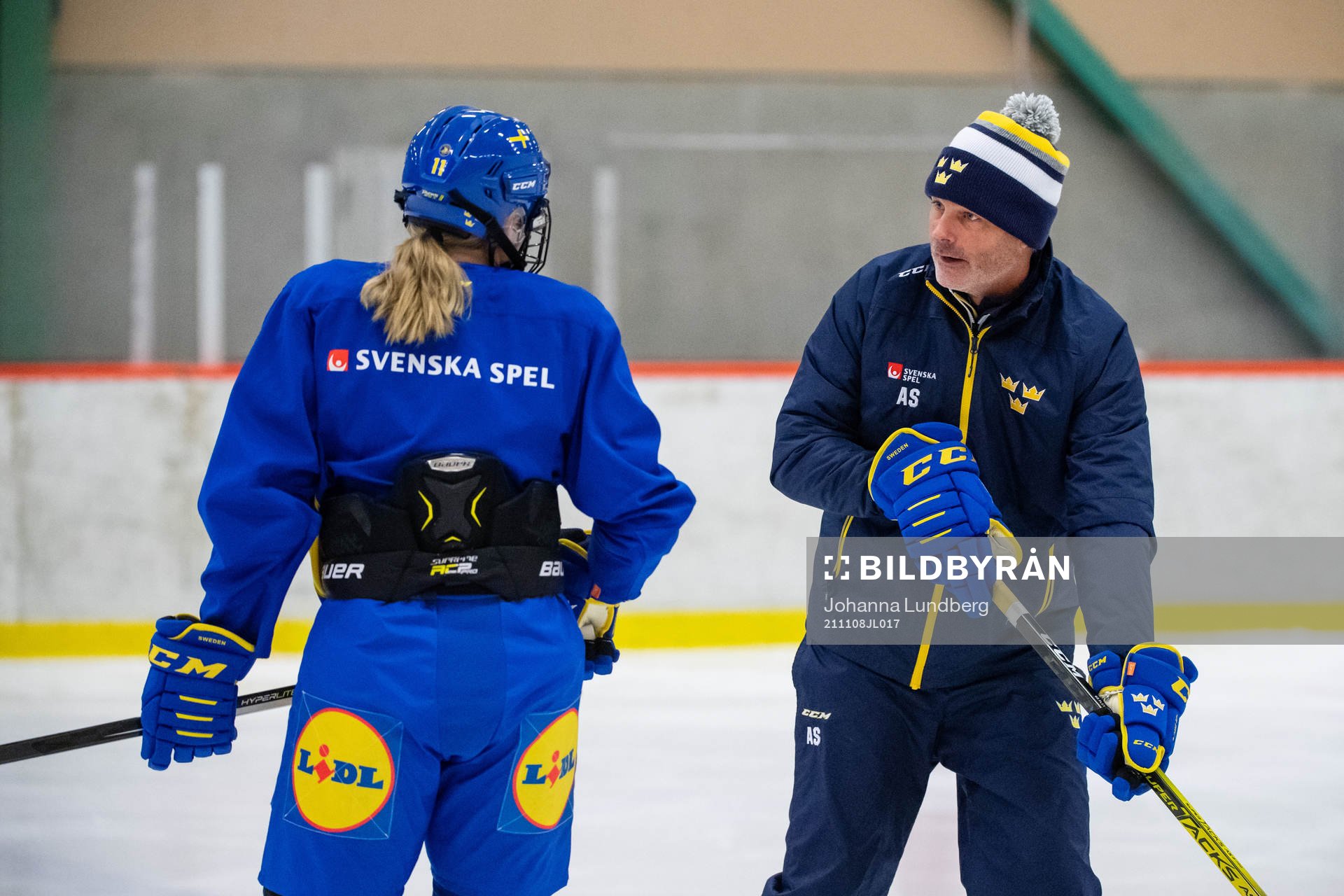 Sveriges Josefin Bouveng och assisterande tränare Andreas