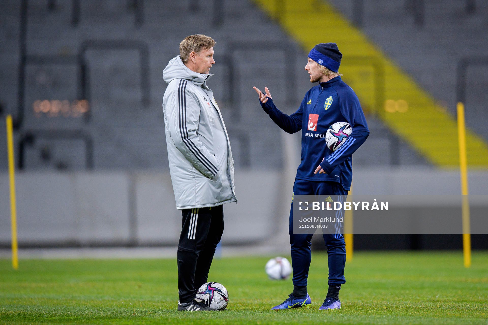 Assistant coach Peter Wettergren and Emil Forsberg of the