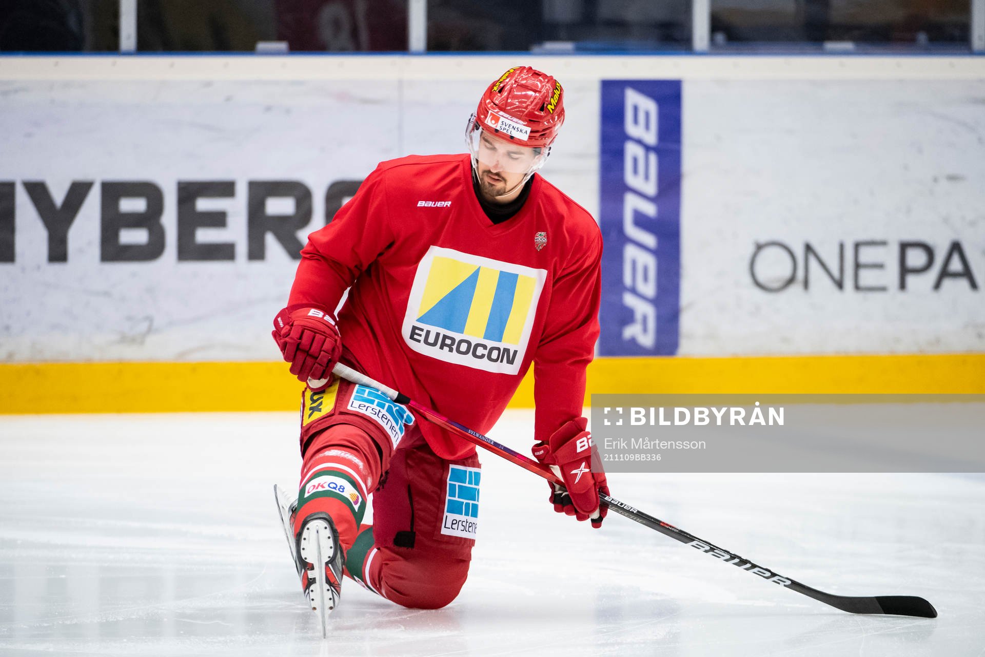 Modos Daniel Sylwander värmer upp