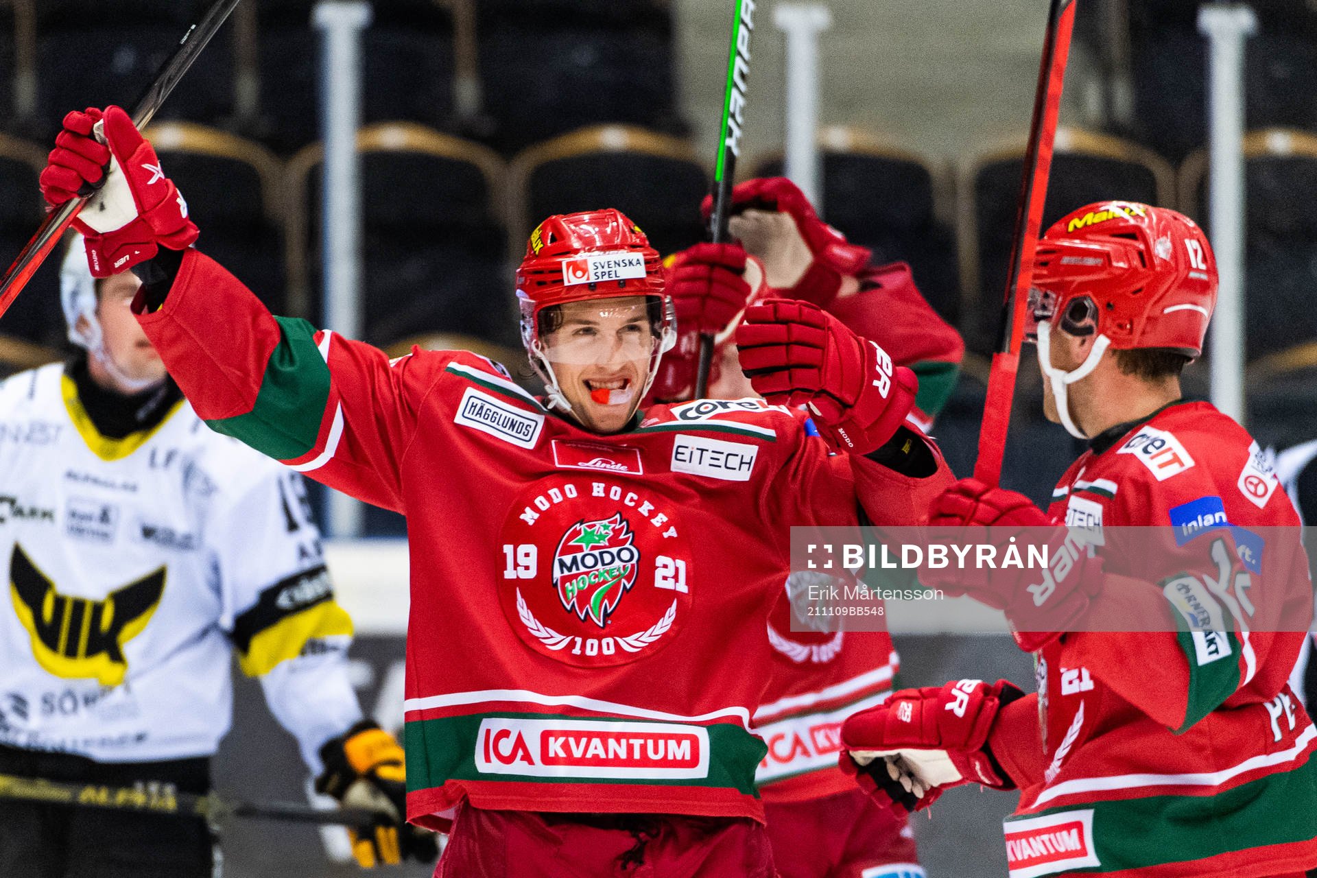 Modos Max Tjernström jublar