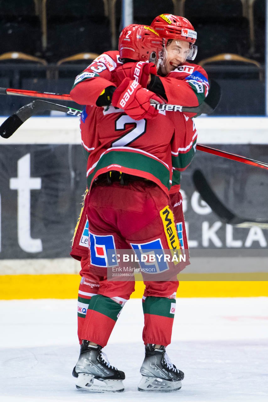 Modos Filip Hasa och Max Tjernström jublar