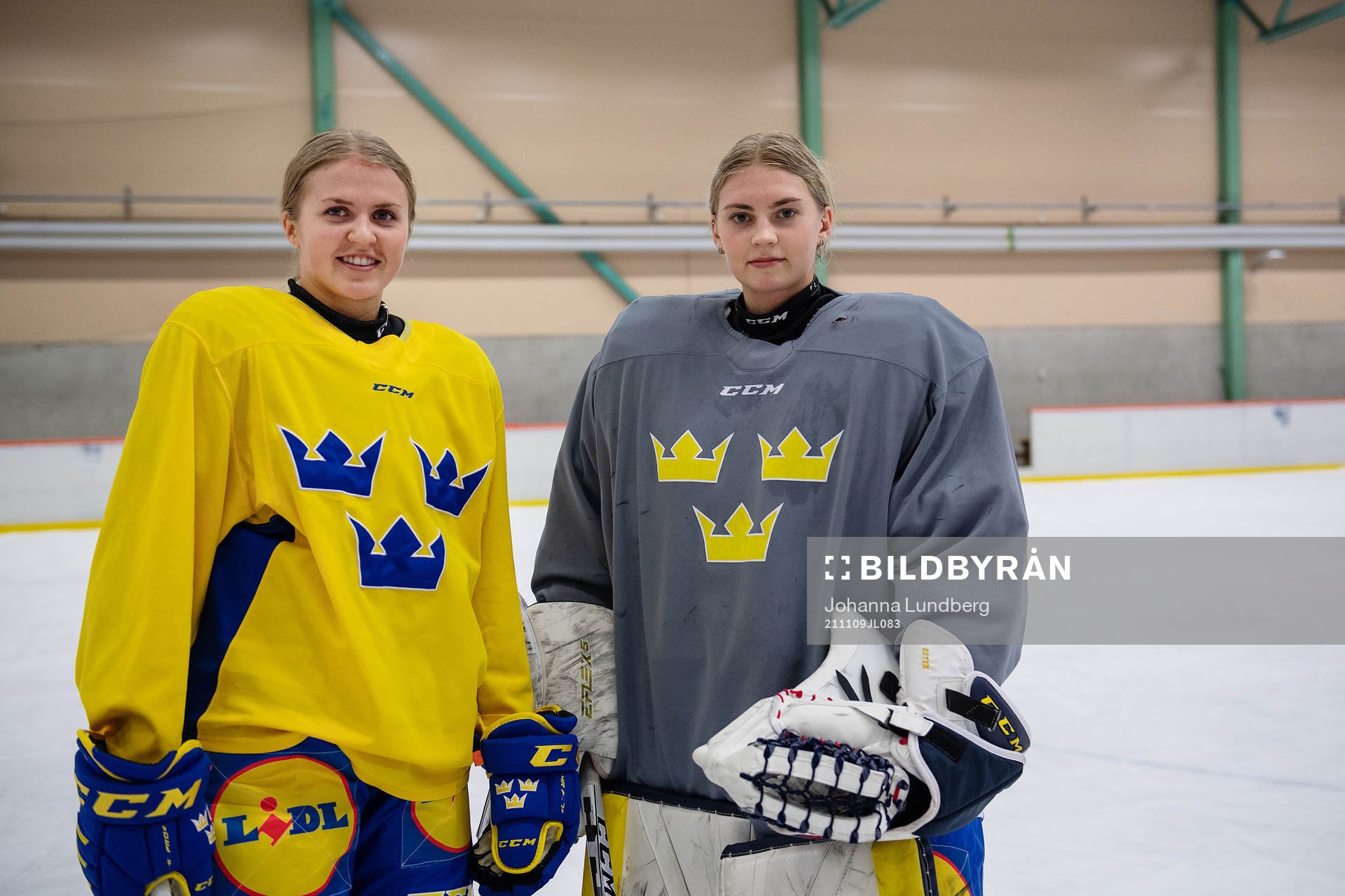 Djurgårdens Sofie Lundin och målvakt Ida Boman