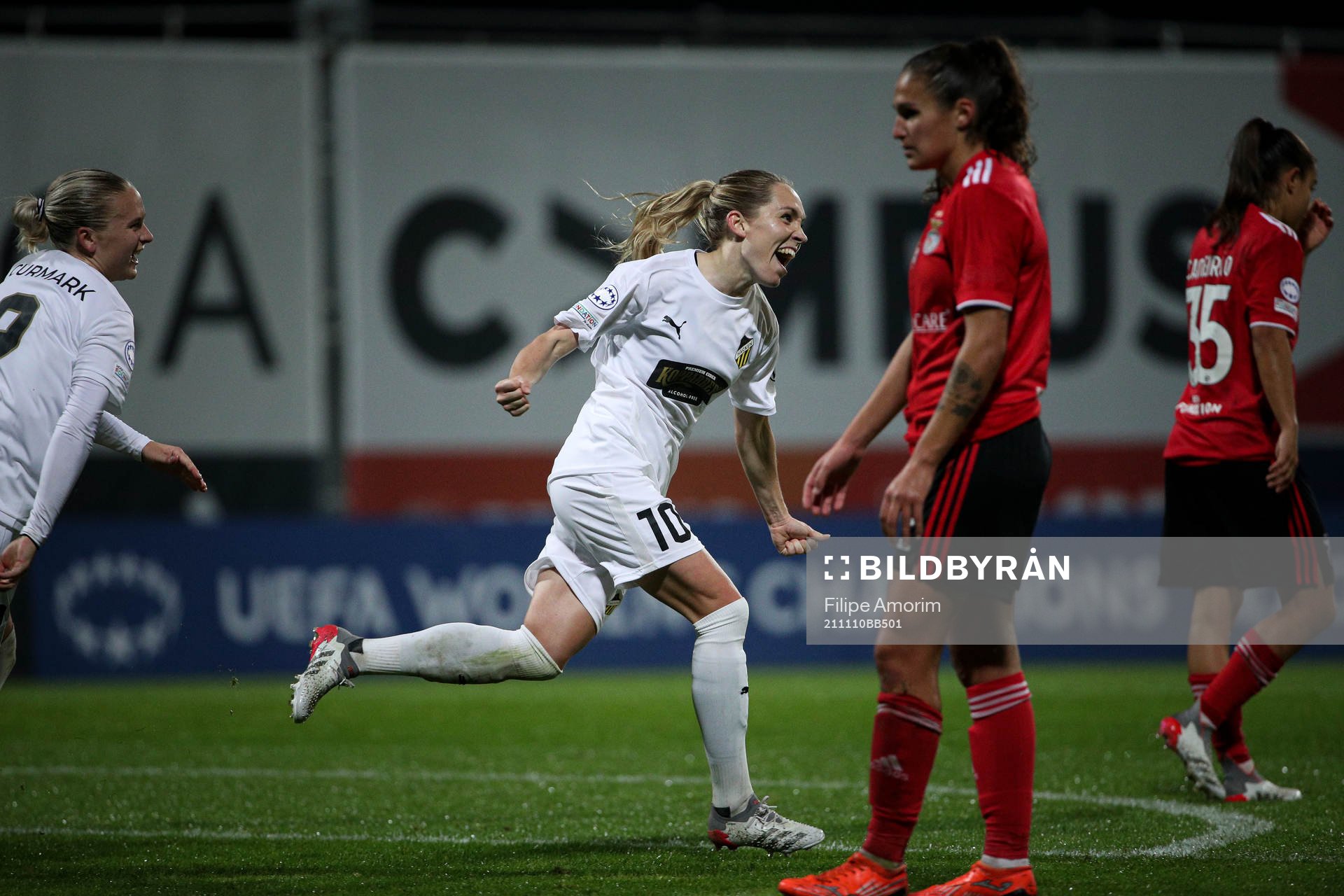 Elin Rubensson of Häcken celebrates the 0-1 goal