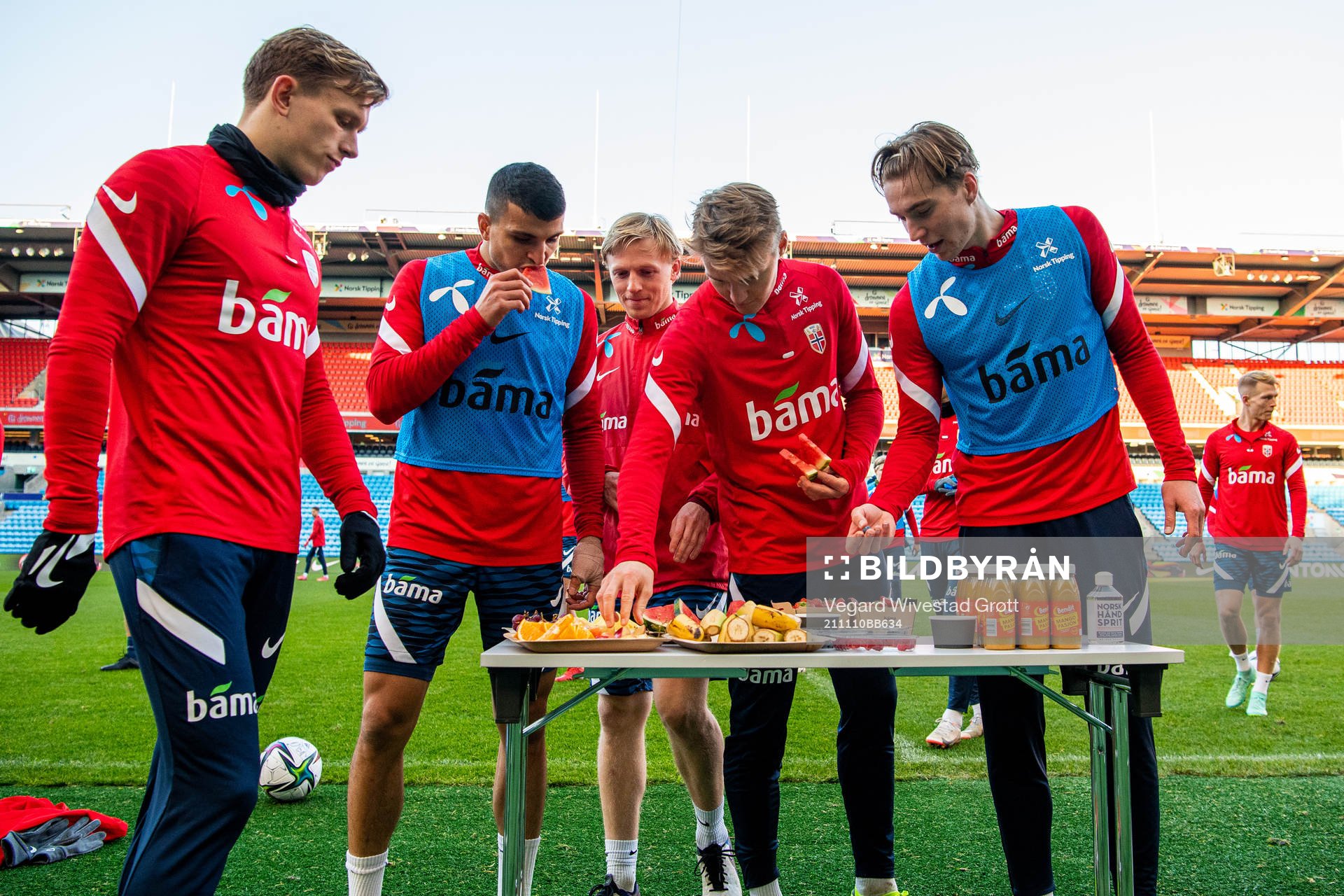 Marcus Holmgren Pedersen, Mohamed Elyounoussi, Mats Møller Dæhli, Martin Ødegaard and Kristian Thorstvedt of the Norwegian national football team during a training session on November 10, 2021 in Oslo.