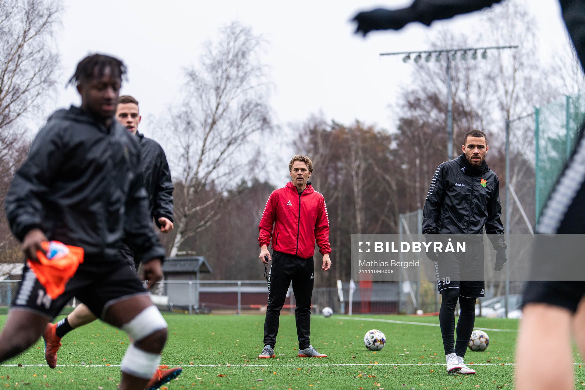 Tränare Fredrik Holmberg och Malkolm Moenza