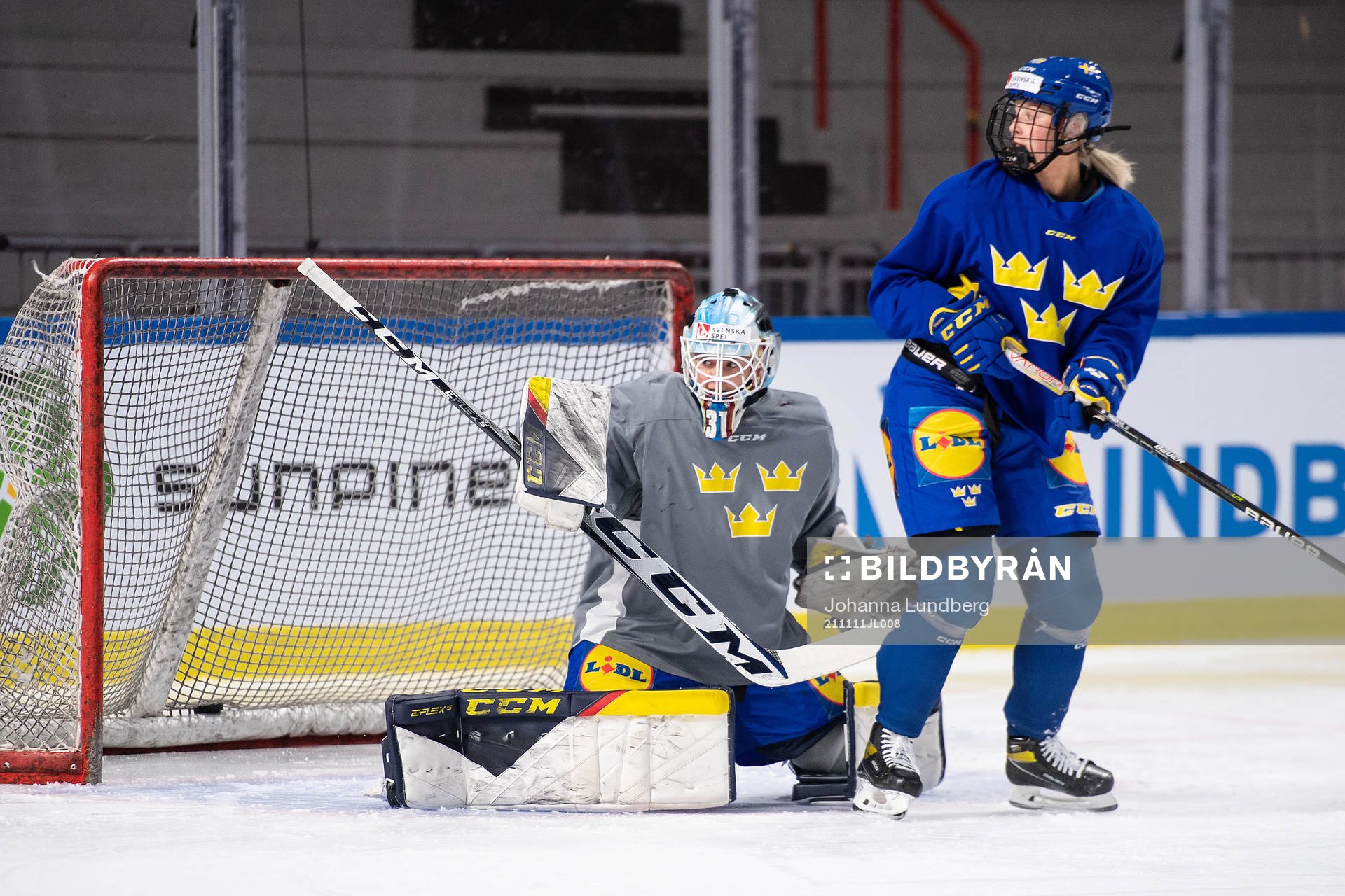 målvakt Sara Grahn och Olivia Carlsson