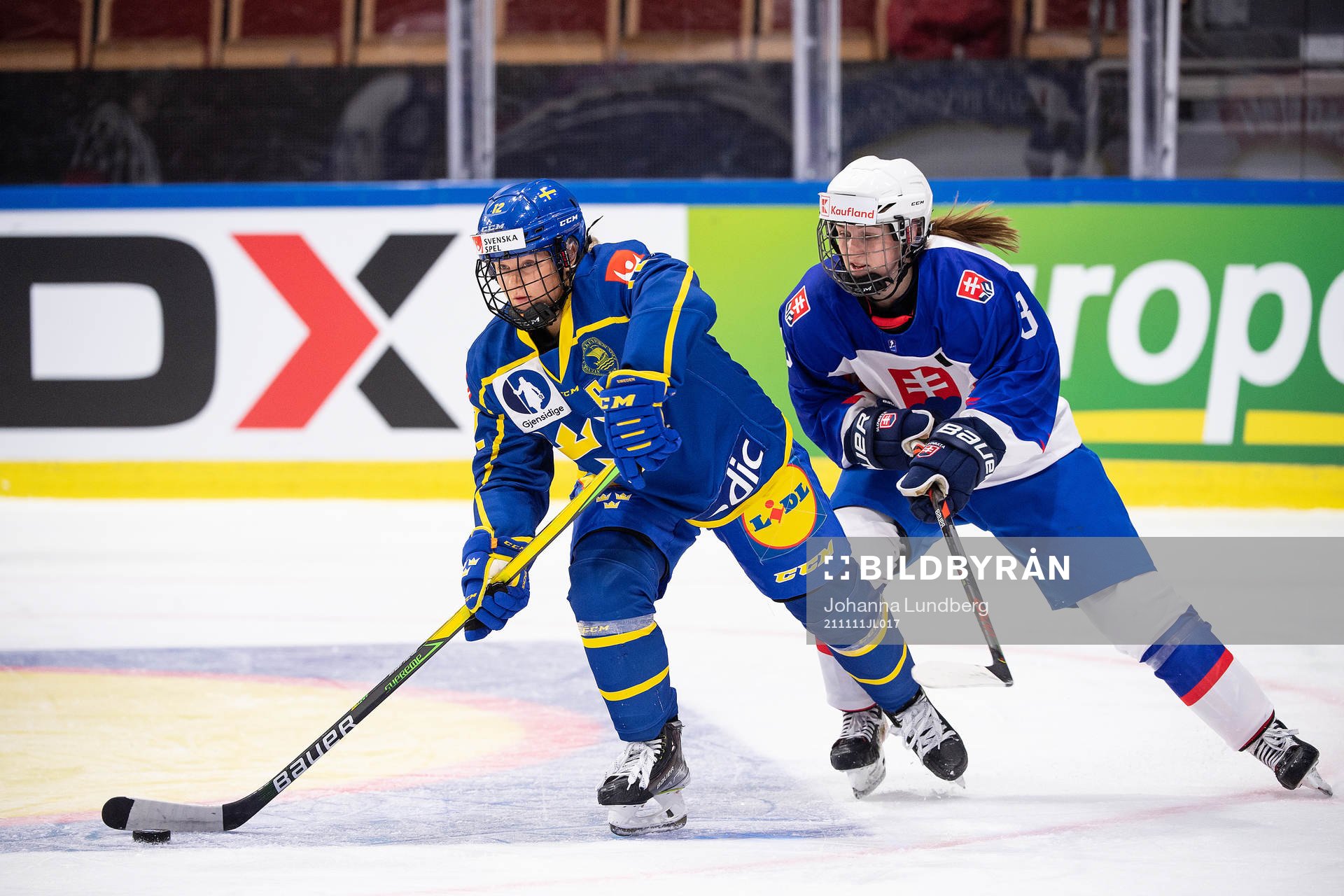 Maja Nylen-Persson of Sweden and Nicol Cupkova of Slovakia