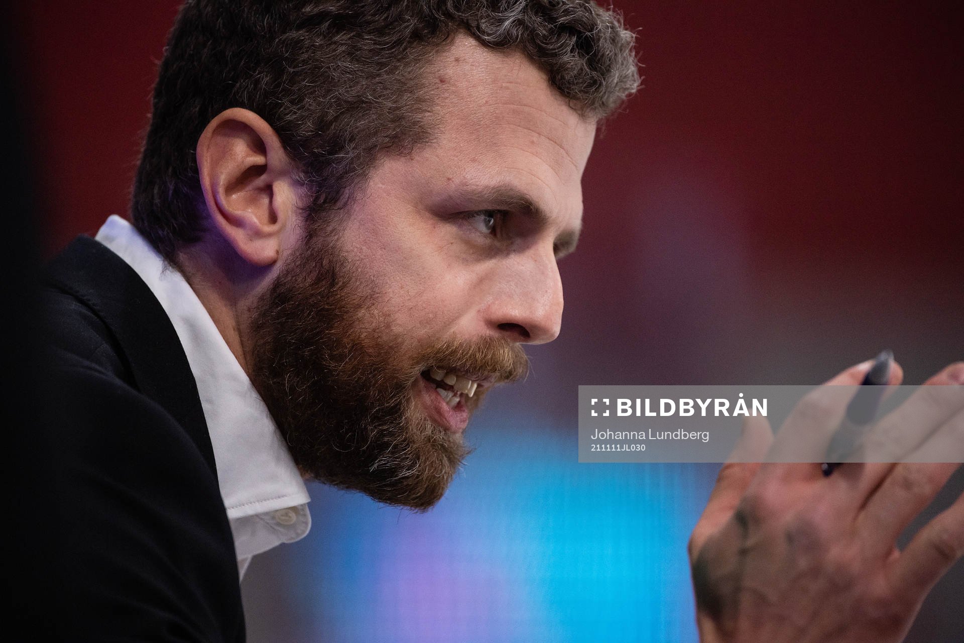 head coach Ulf Lundberg of Sweden