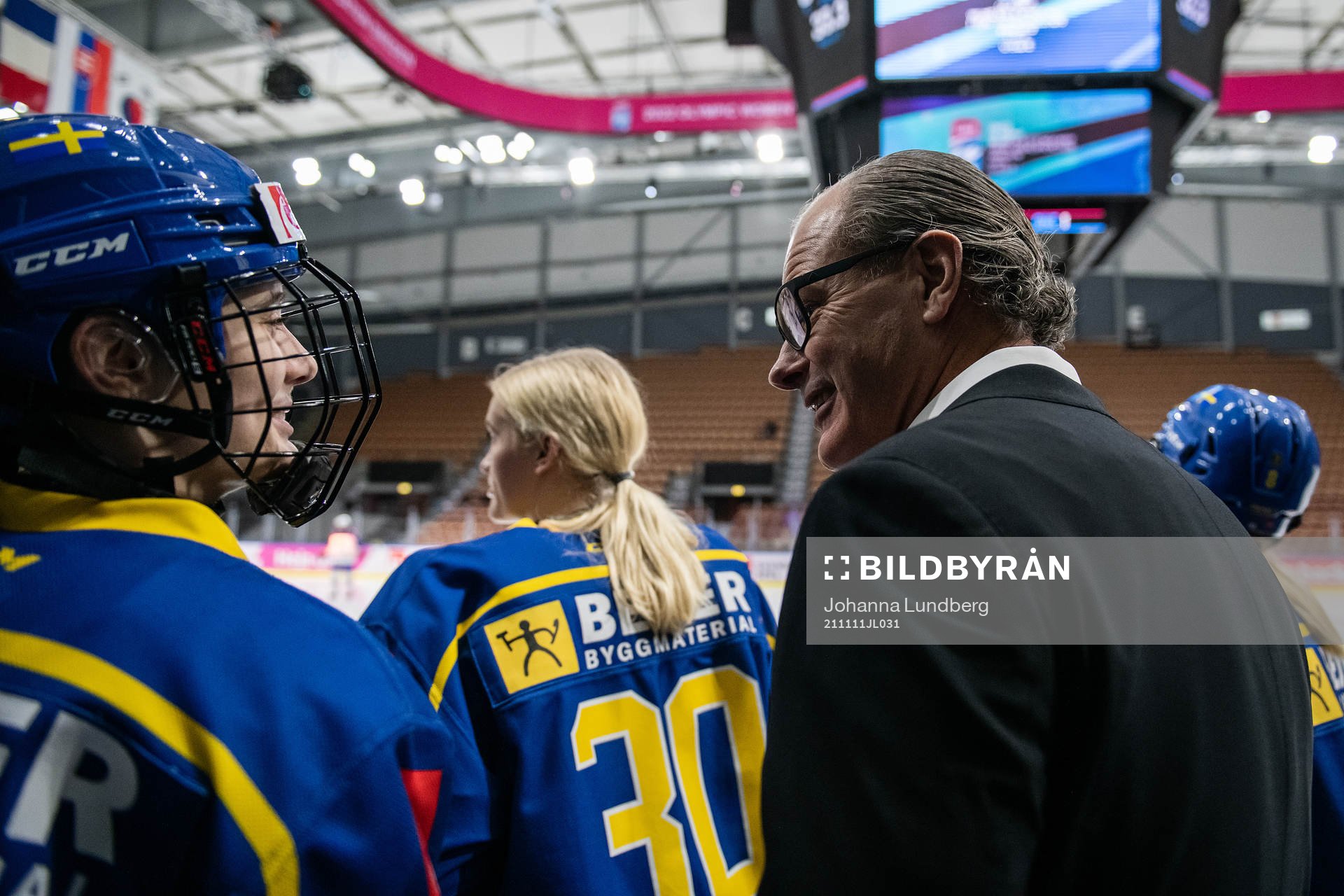 Linnea Johansson and assistant coach Andreas Spångberg of