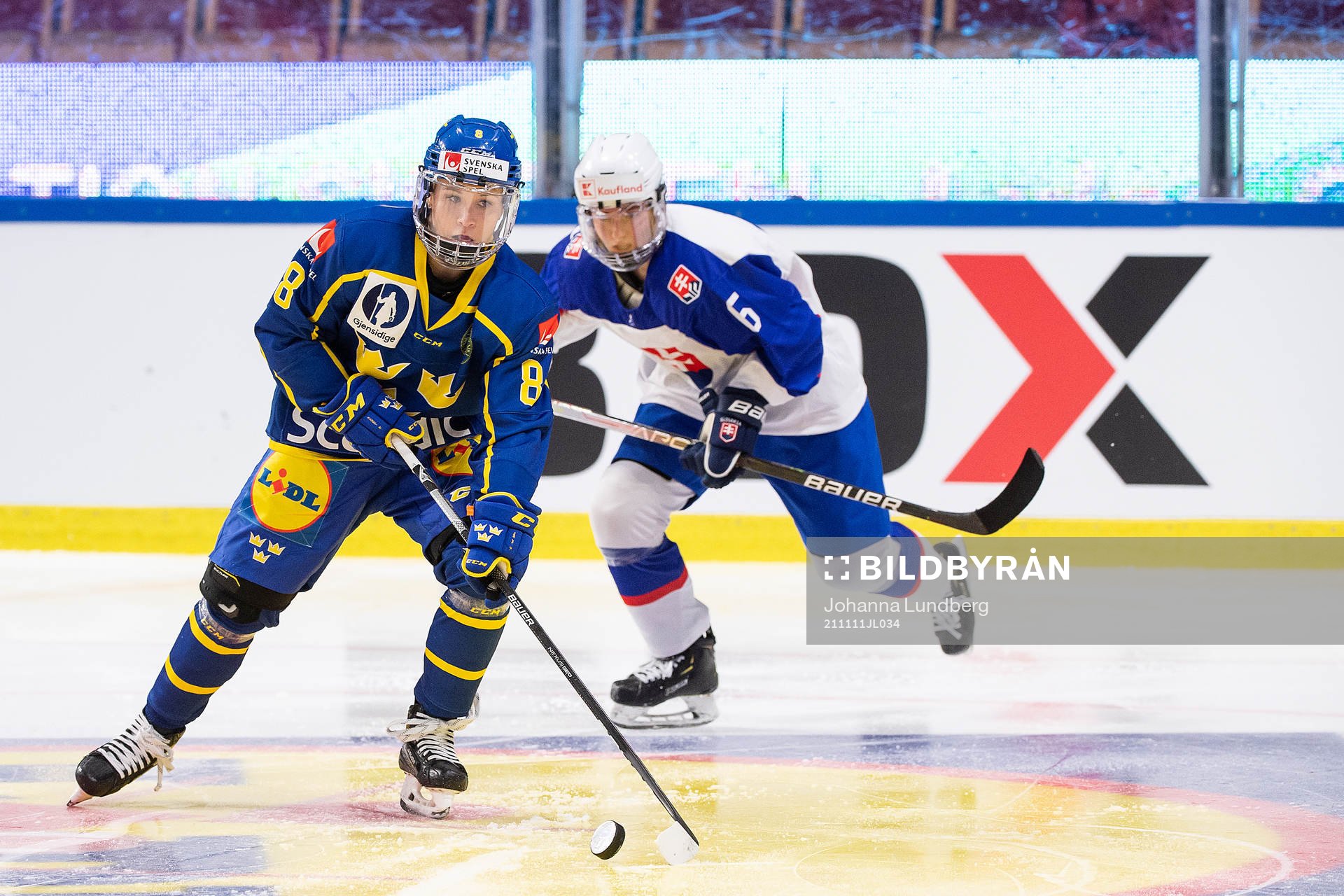 Ebba Berglund of Sweden and Lucia Istocyova of Slovakia