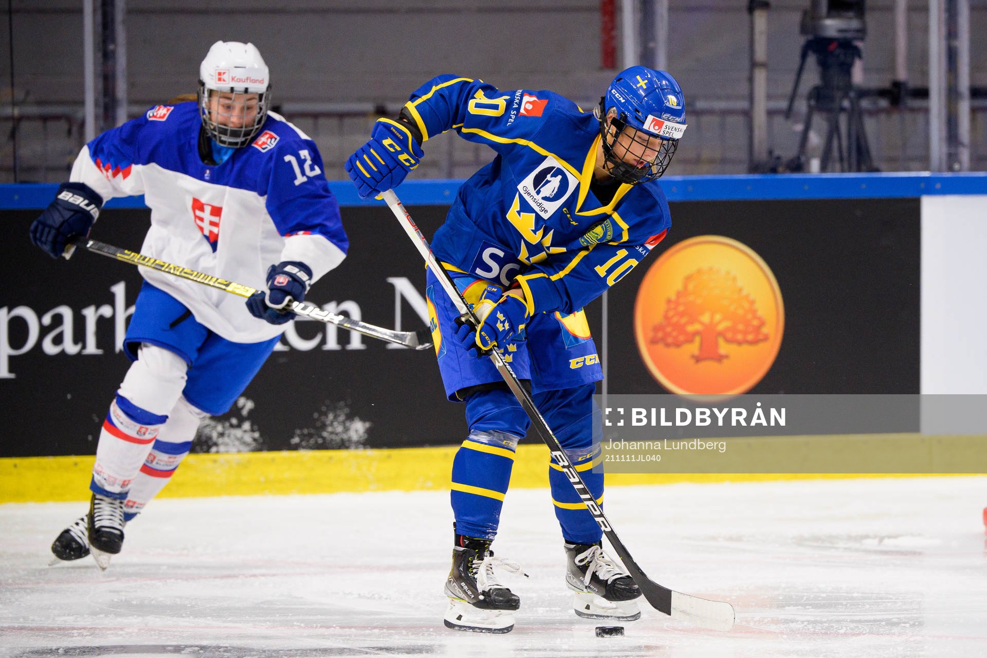 Lucia Haluskova of Slovakia and Mina Waxin of Sweden