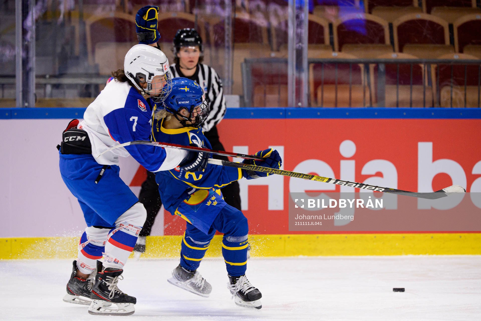 Viktoria Maskalova of Slovakia and Emma Nordin of Sweden